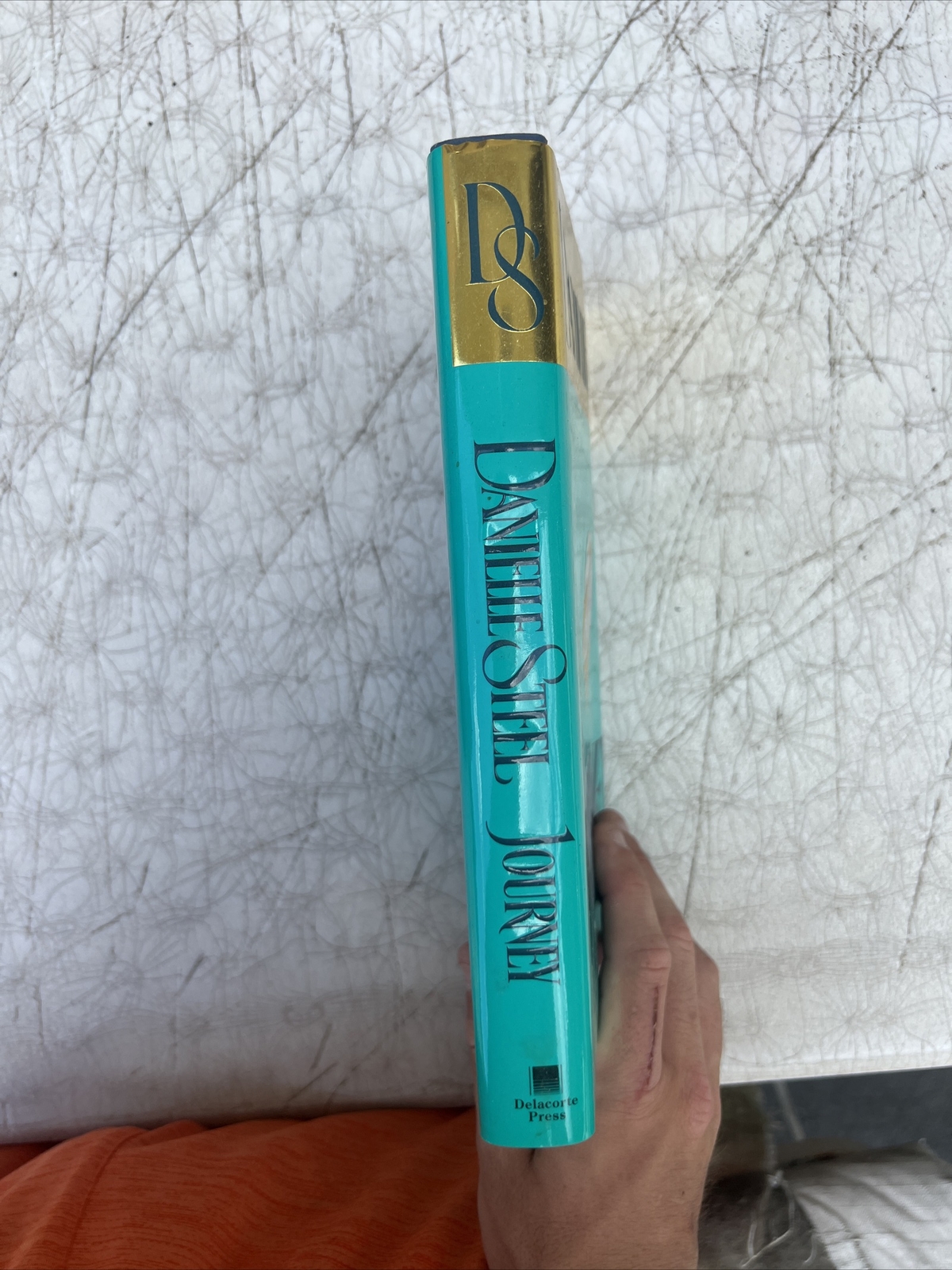 Danielle Steel JOURNEY 323 Pages 9.5×6.25×1″