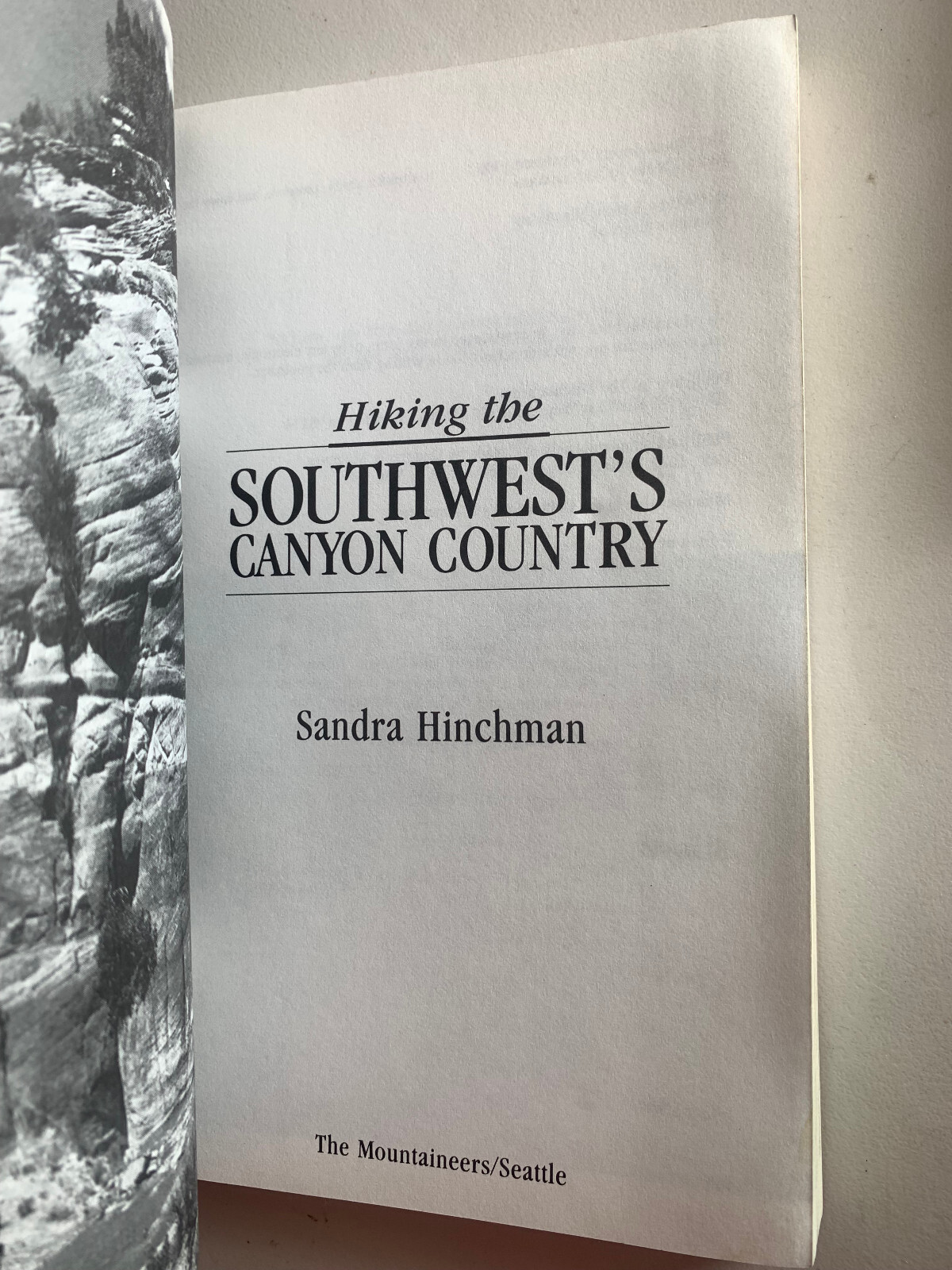 HIKING THE SOUTHWEST’S CANYON COUNTRY SANDRA HINCHMAN GRAND 255 PAGES