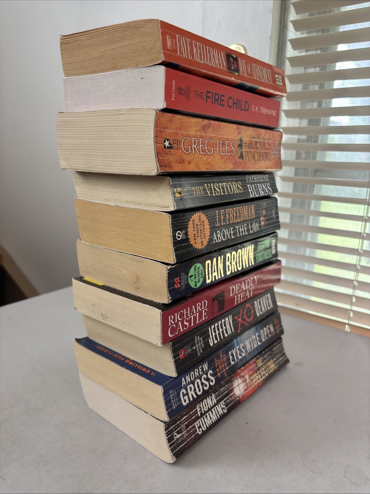 Lot of 10 – Mystery and Thrillers – Mixed Authors – FREE SHIPPING
