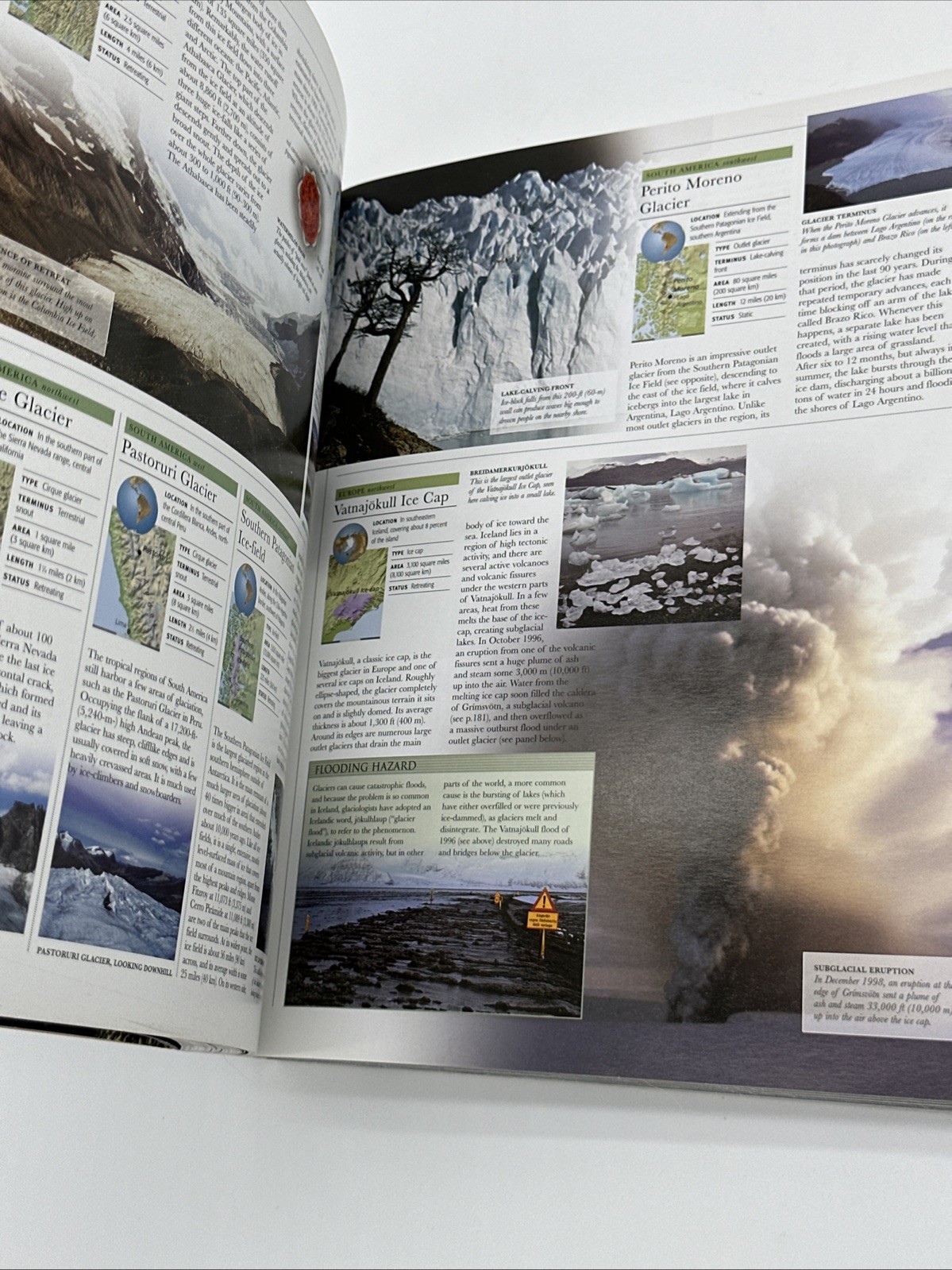 Smithsonian Earth The Definitive Visual Guide James F Luhr DK Book 2007 Compact