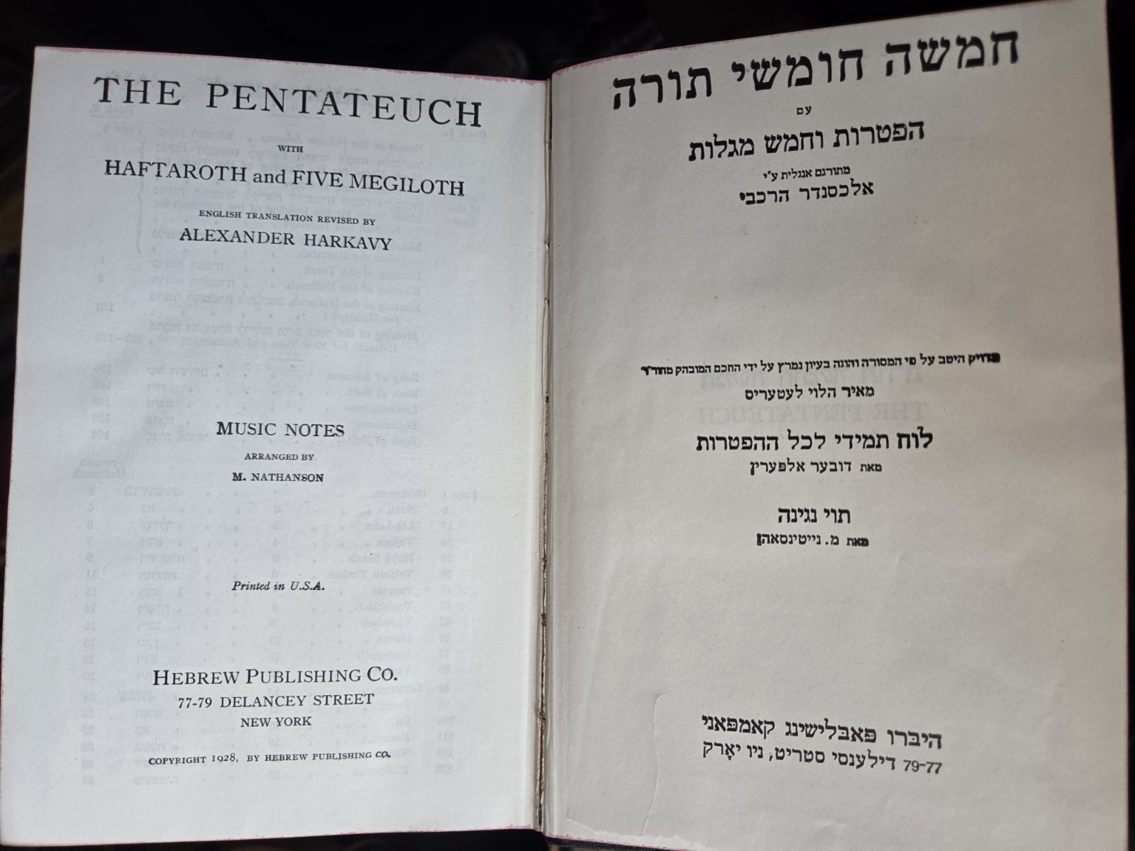 1928 The Pentateuch with Haftoroth Five Megiloth Hebrew English Torah Bible