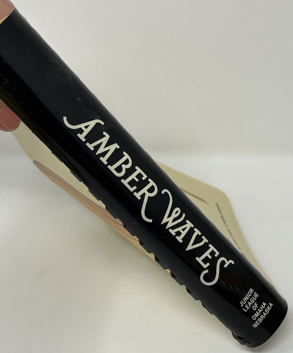 Cookbook Amber Waves Nebraska Junior League of Omaha 332 pages recipes 1983 VTG