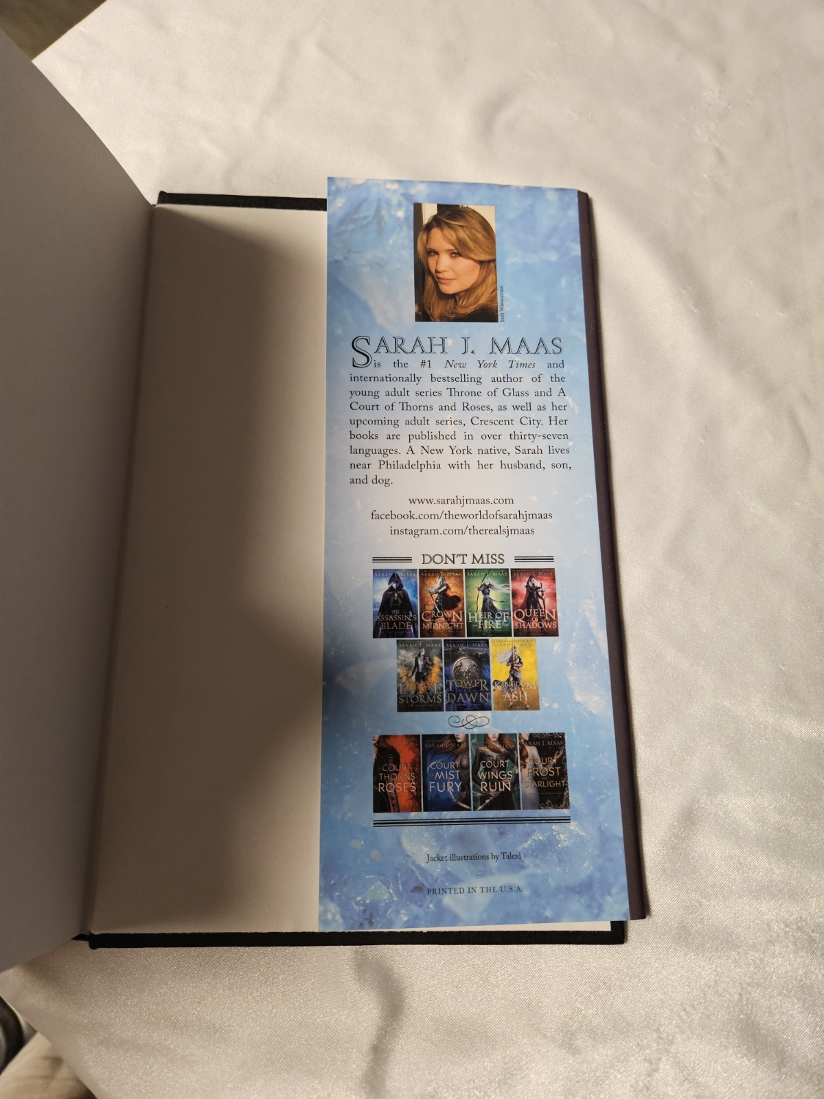Throne of Glass by Sarah J Maas – 1st Edition Later Print OOP Cover Near Fine