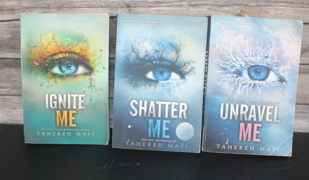 Shatter Me Series 3 Books Shatter Me Unravel Me Ignite Me Paperback Books VG