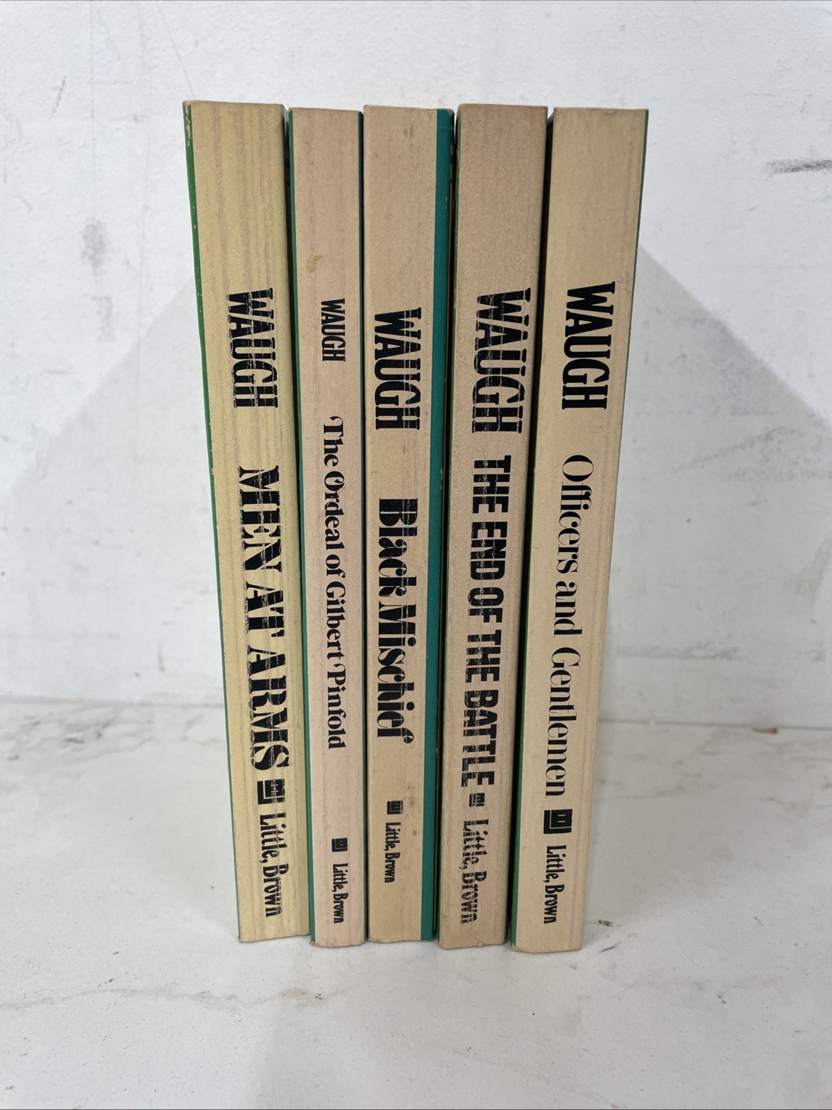 Vintage Lot Of 5 Evelyn Waugh Paperback Books Copyright 1955 Republished 1979