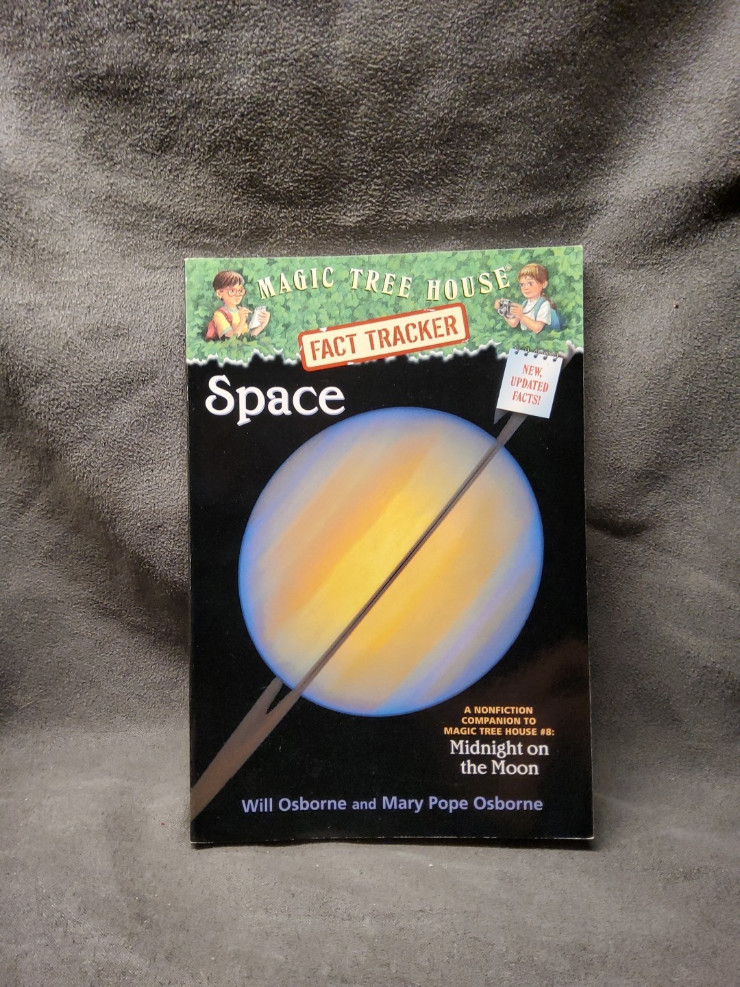 Space : A Nonfiction Companion to Magic Tree House #8: Midnight on the Moon…
