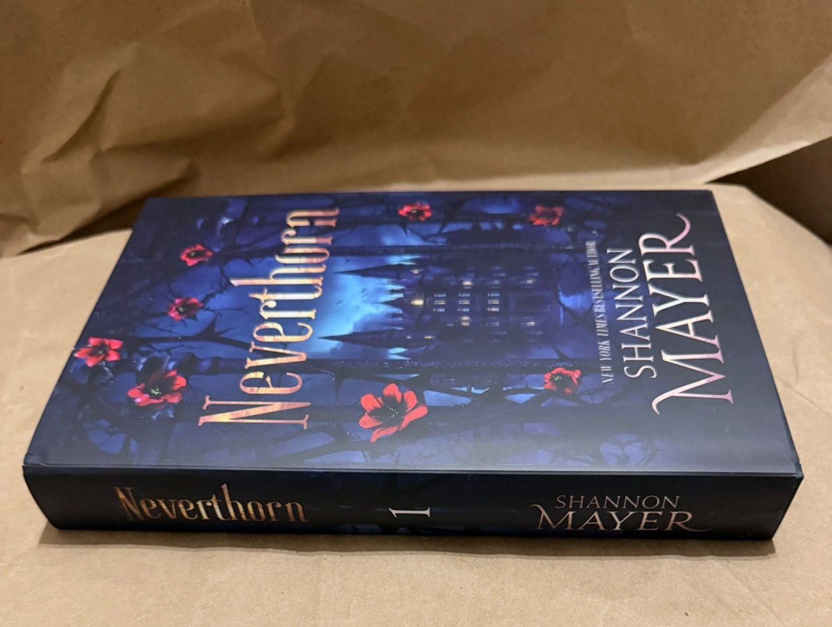 NEVERTHORN by Shannon Mayer – Exclusive Edition Sprayed Edge HARDBACK & swag