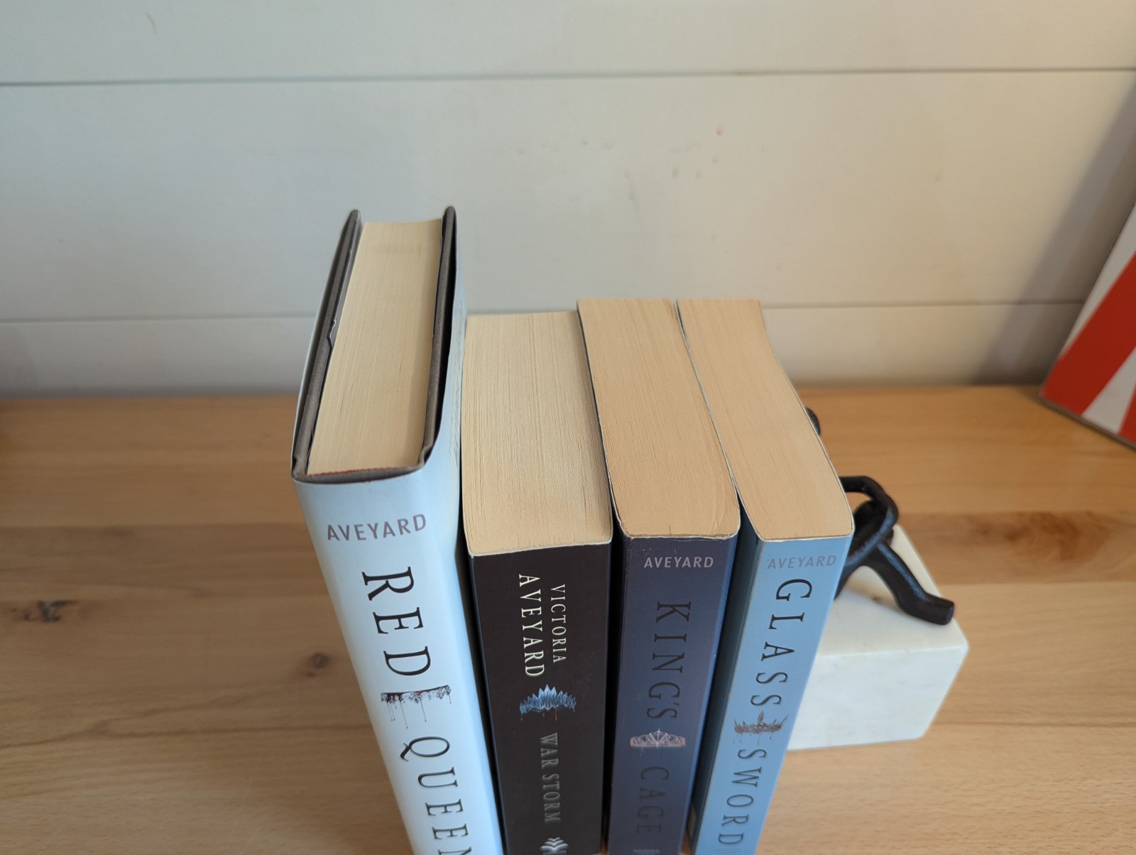 Red Queen Series By Victoria Aveyard Paperback Books Complete 1-4 PB & HC