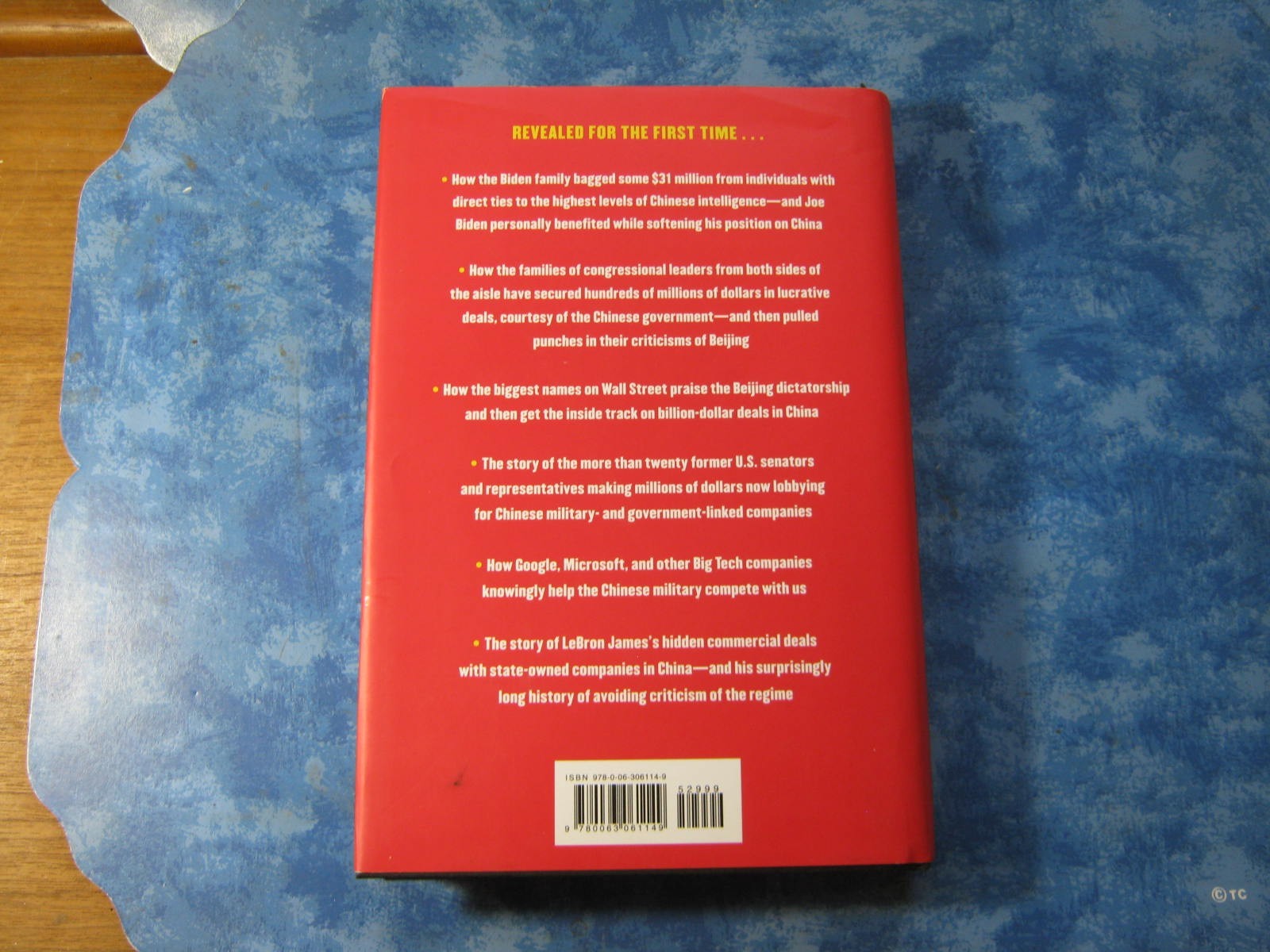 RED-HANDED American Elites Get Rich Helping China PETER SCHWEIZER HCDJ 1st1st
