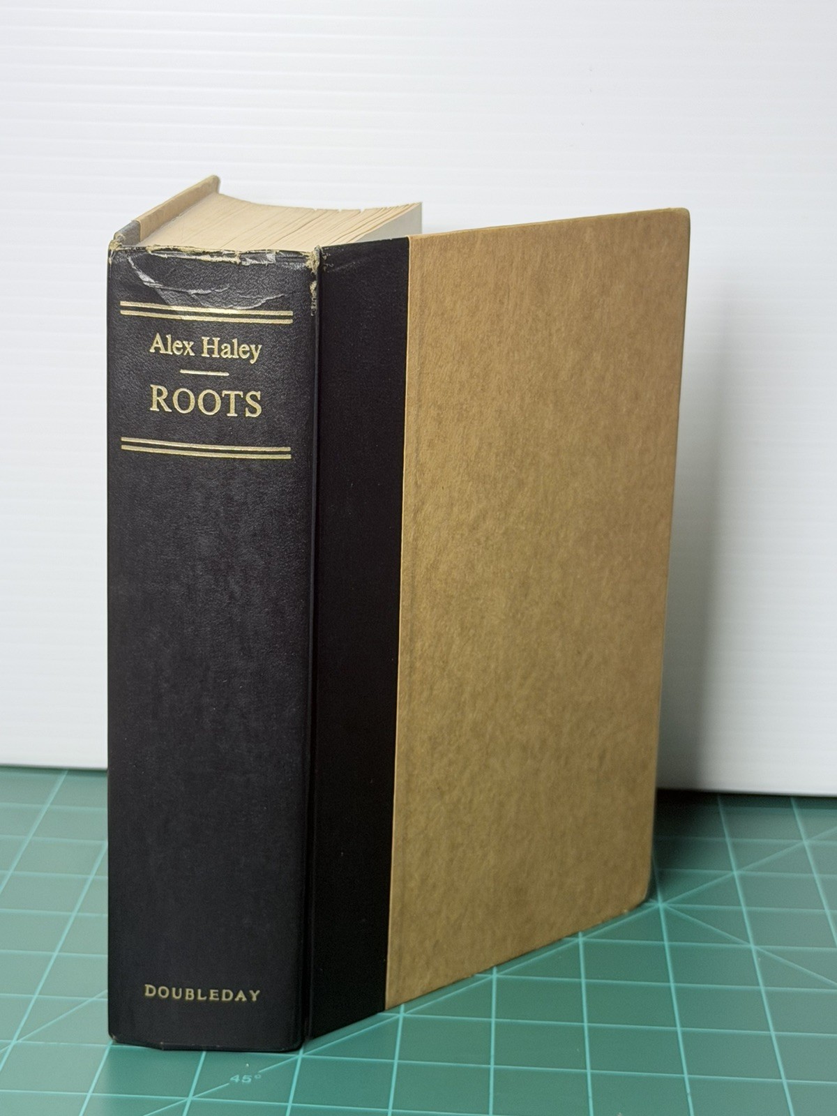 Roots: The Saga of an American Family by Alex Haley 1976 Vintage (Hardcover)