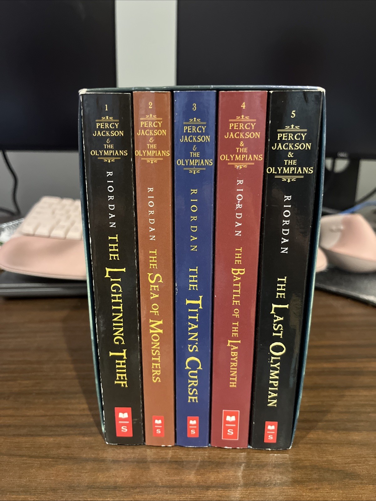 Piercy Jackson & The Olympians The Complete Series Boxed Set -Rick Riordan Books