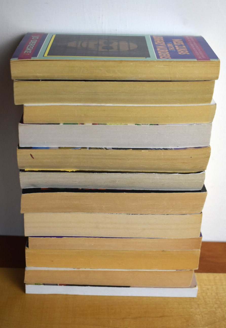 Lot of 12 Cozy Mystery Paperbacks Mixed Authors