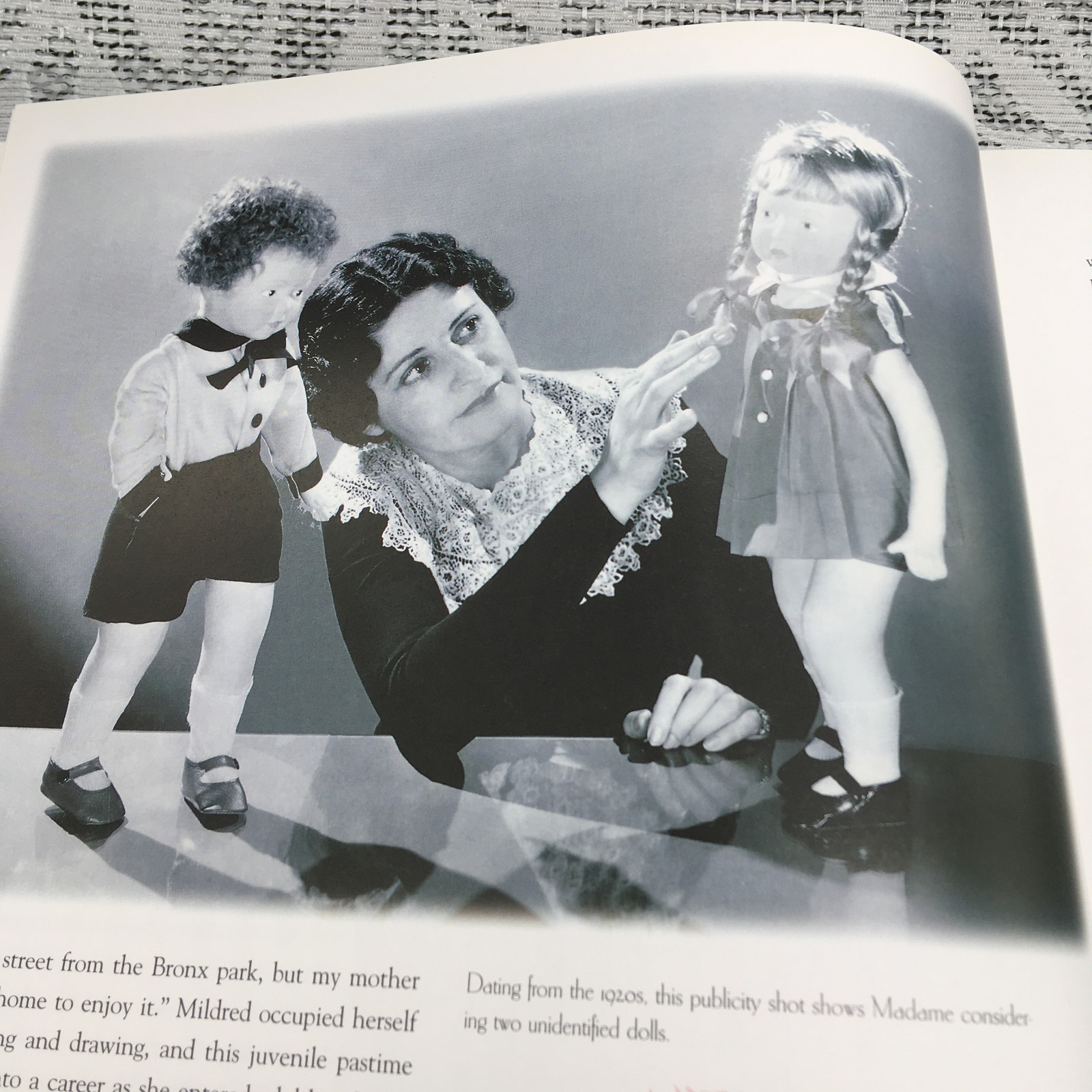 Madame Alexander Dolls-American Legend HB w/dj-1999-S. Finnegan-240 pages