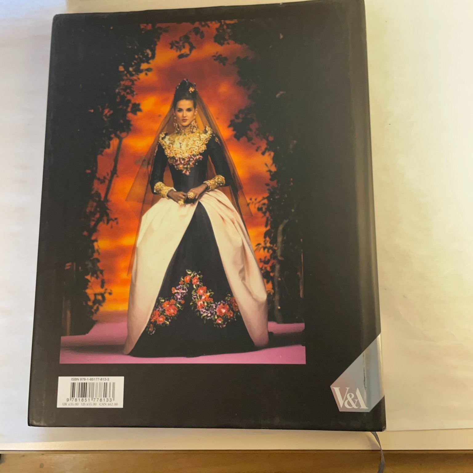 The Wedding Dress 300 Years Bridal Fashions Edwina Ehrman 2011 First Edition V&A