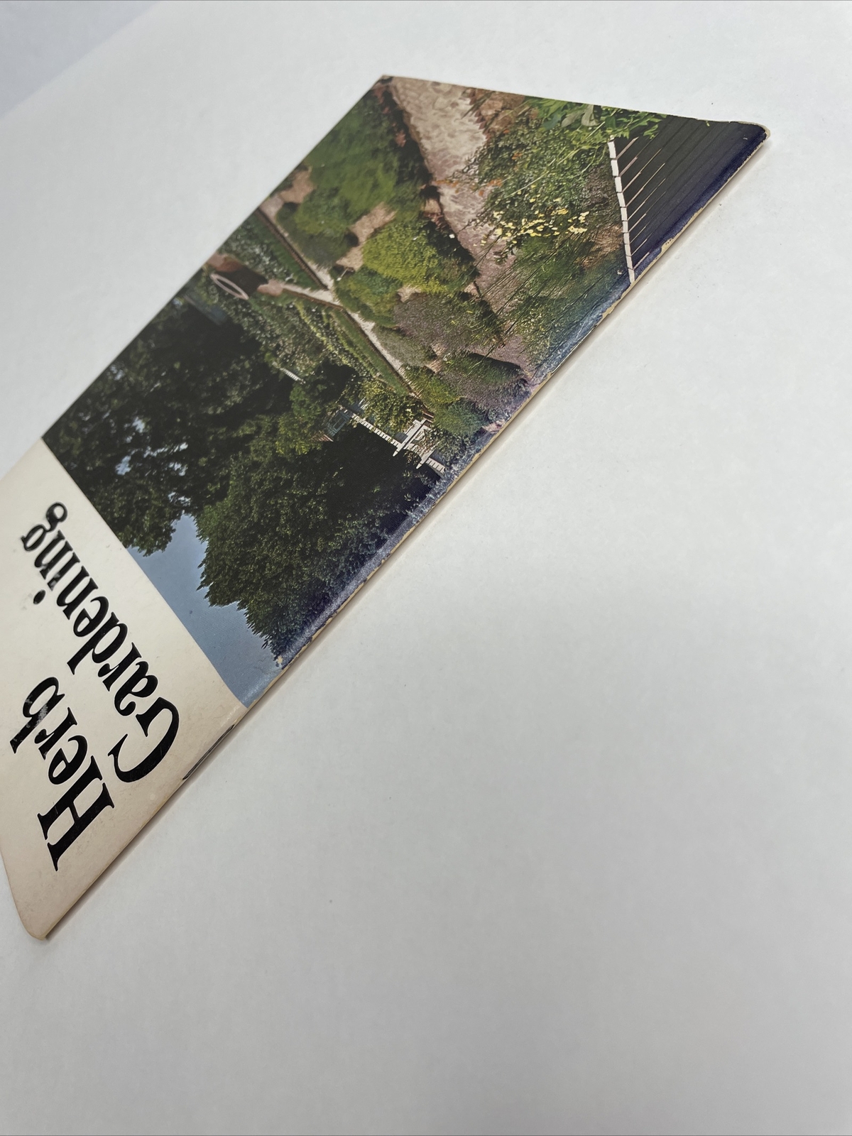 Countryside Books – Herb Gardening – 1976 Booklet