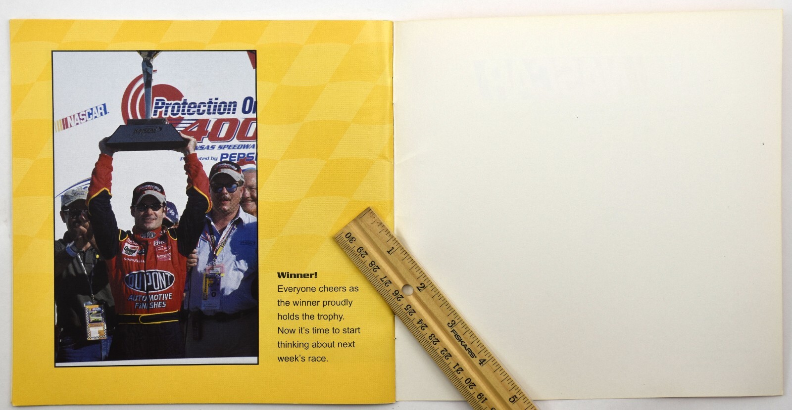 Racing with NASCAR – Paperback PB Jeff Gordon – Bendon Publishing – 2002 LN