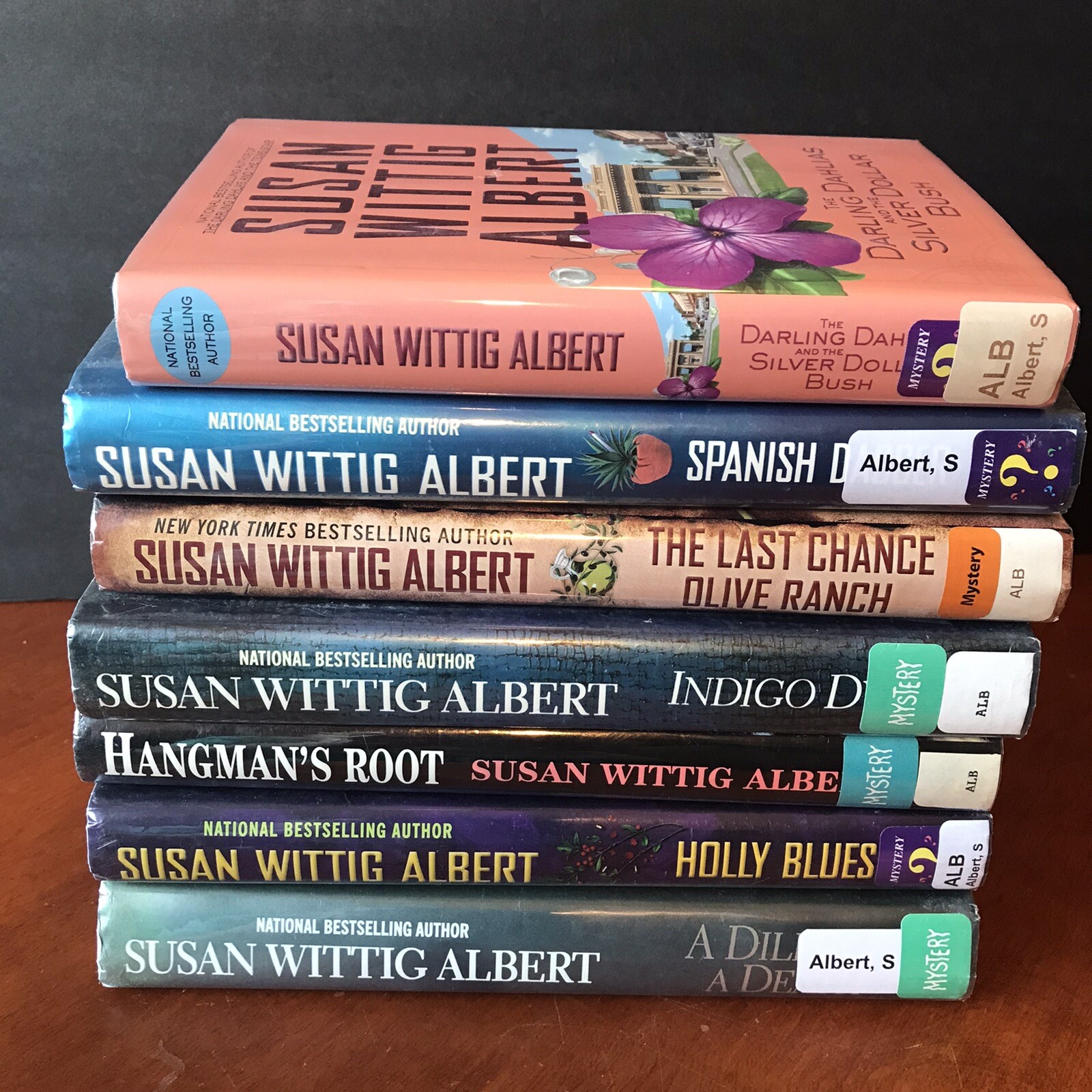Lot: 7 Susan Wittig Albert Books Holly Blues A Dilly of a Death Indigo Dying