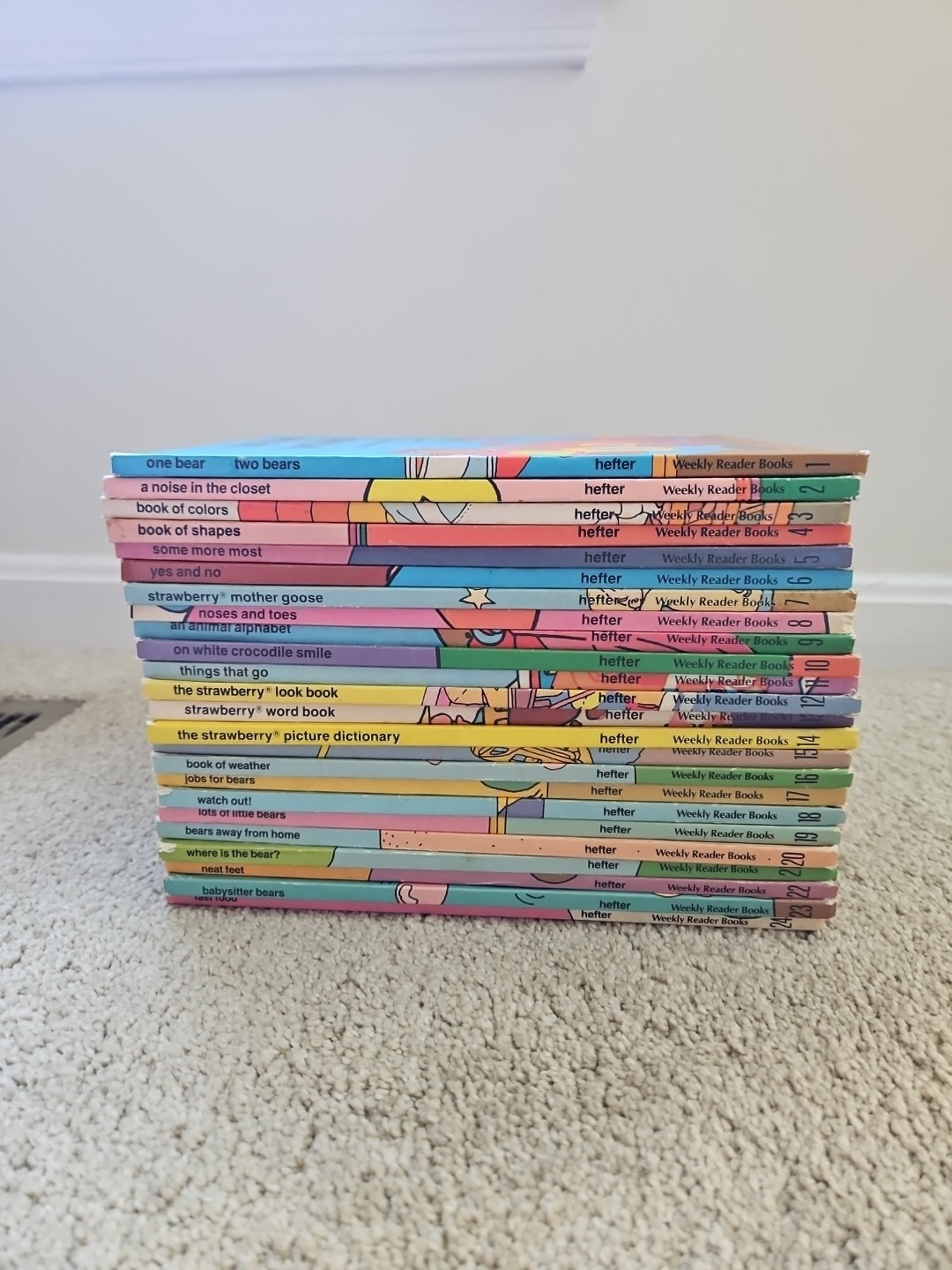 Lot of 24 Strawberry Library Sticky Bear Richard Hefter Weekly Reader Books
