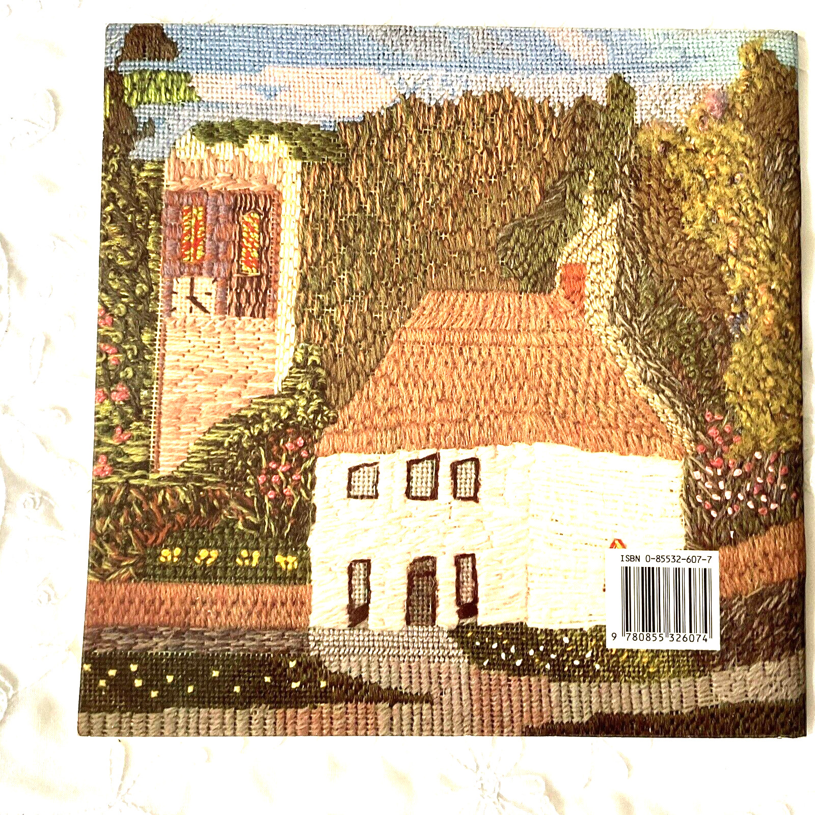 Embroidered Houses & Gardens By Kit Pyman Paperback 32 pages ISBN:0-85532-607-7