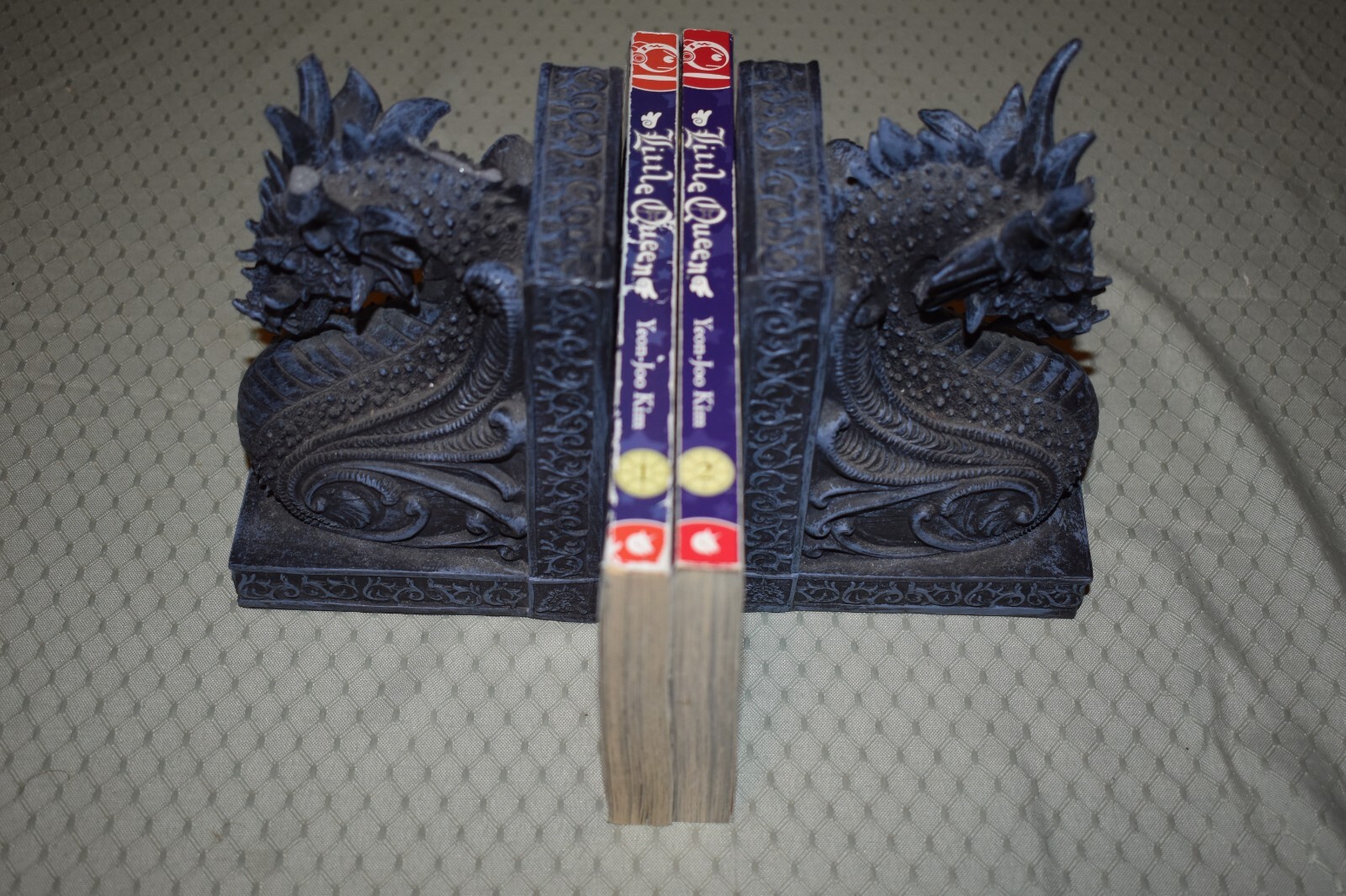 Little Queen 1-2 lot/set by Kim Yeon-joo (1st Edition/Varied Print, English)