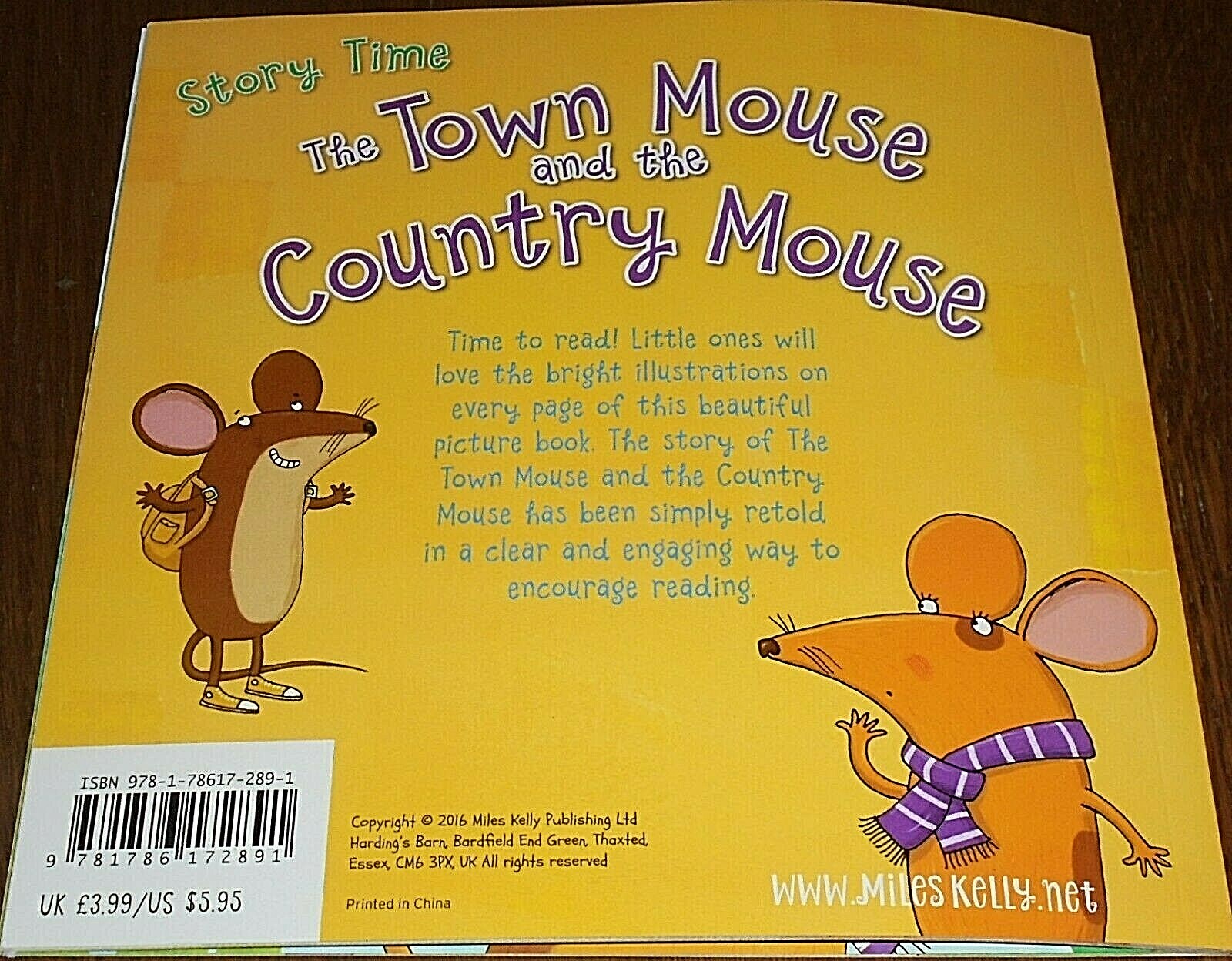STORY TIME THE TOWN MOUSE AND THE COUNTRY MOUSE BOOK (17cm X 17cm) 2016 NEW