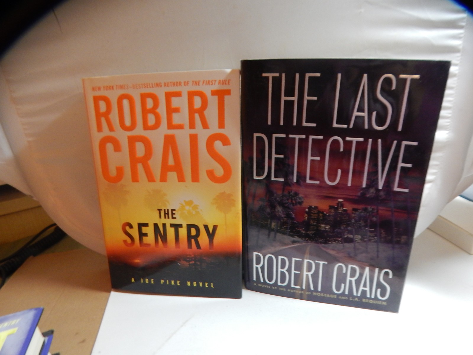 LOT OF 11 ROBERT CRAIS ELVIS COLE / JOE PIKE& MISC SERIES BOOKS HC / SC