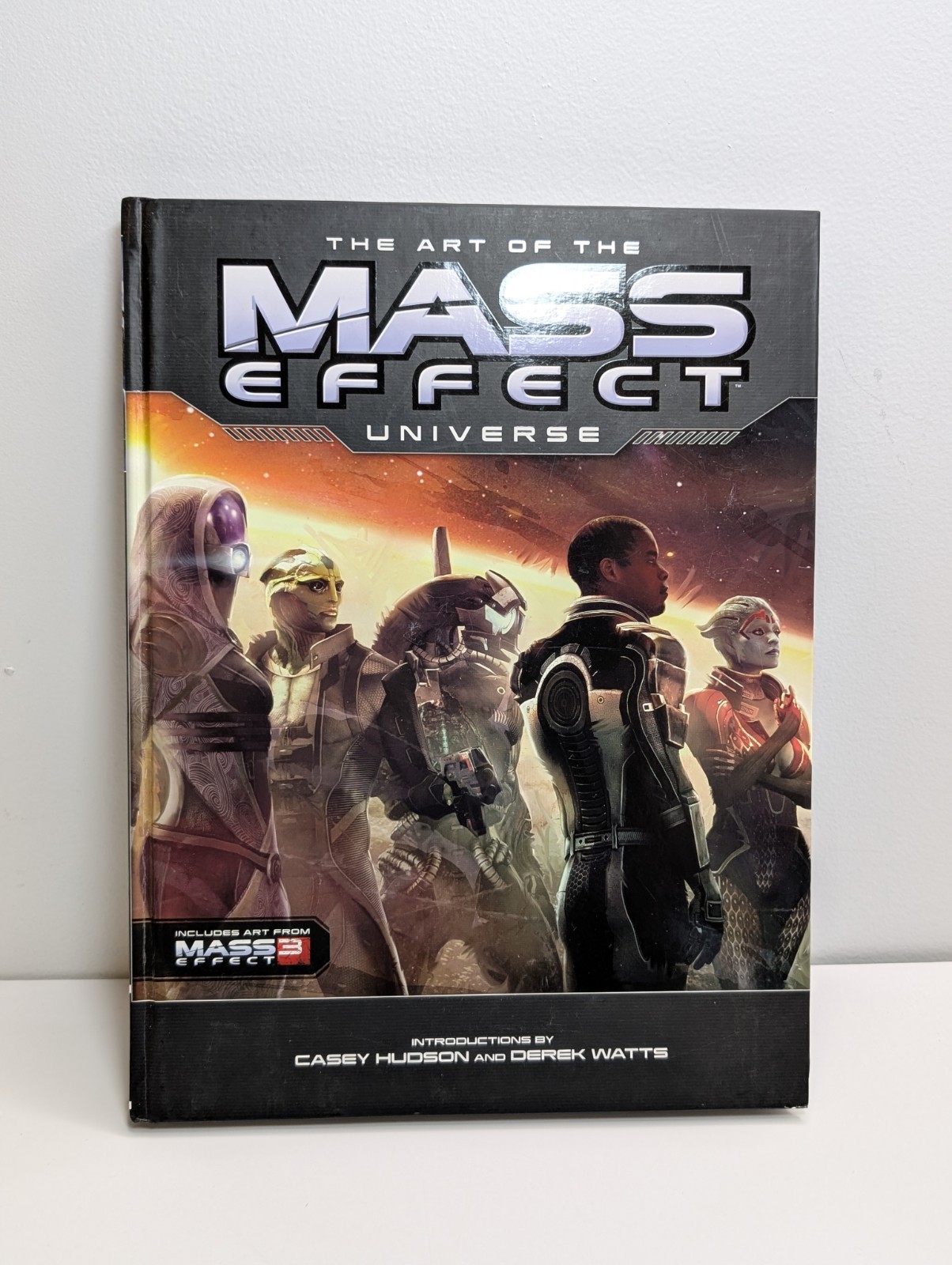 Dark Horse The Art of the Mass Effect Universe Hardcover Art Book 2012 Used