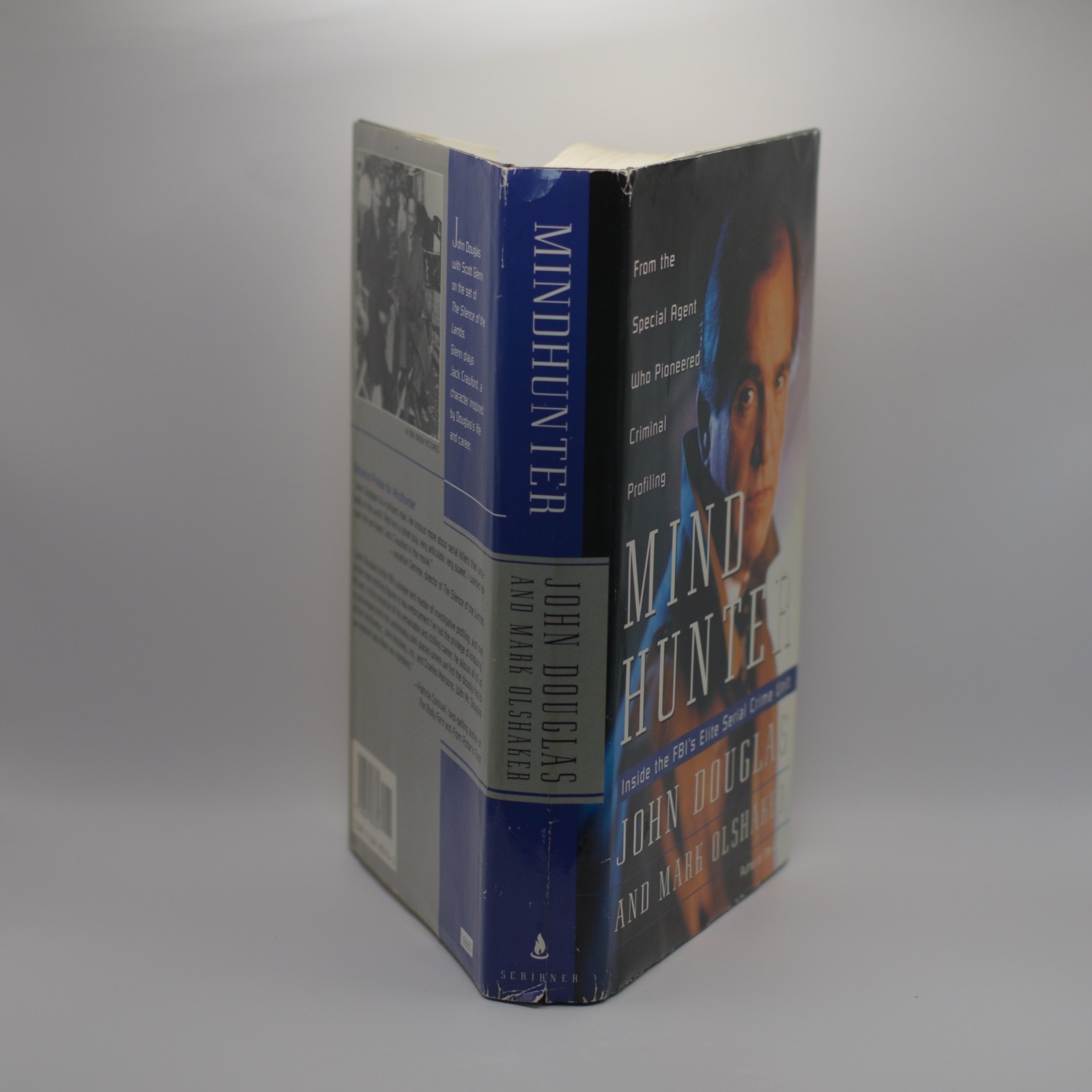 Mind Hunter: Inside the FBI’s Elite Serial Crime Unit by John E. Douglas (068480