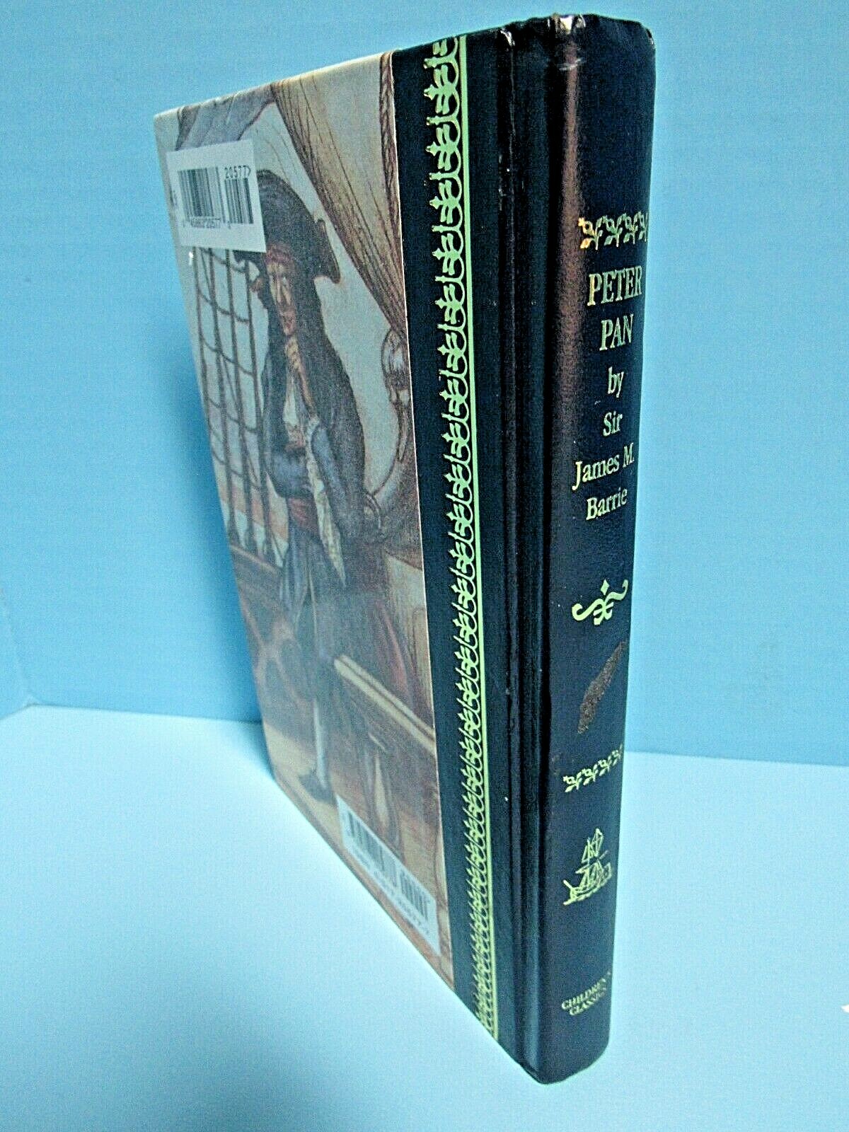 1999 EDITION PETER PAN 267-PAGE HARDCOVER BOOK BY SIR JAMES M. BARRIE