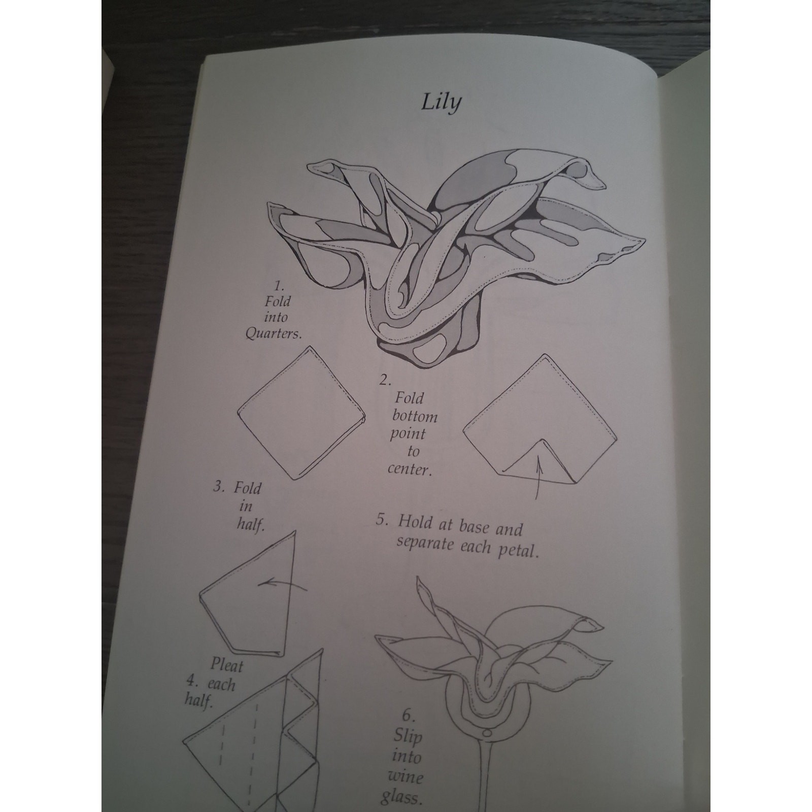 Napkin Folding Book, Instruction by Irena Chalmers (How to fold Napkins)