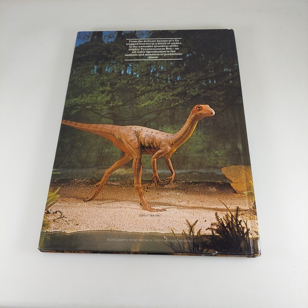 Prehistoric Monsters by Alfred Leutscher 1979 Octopus Books Illustrated HC