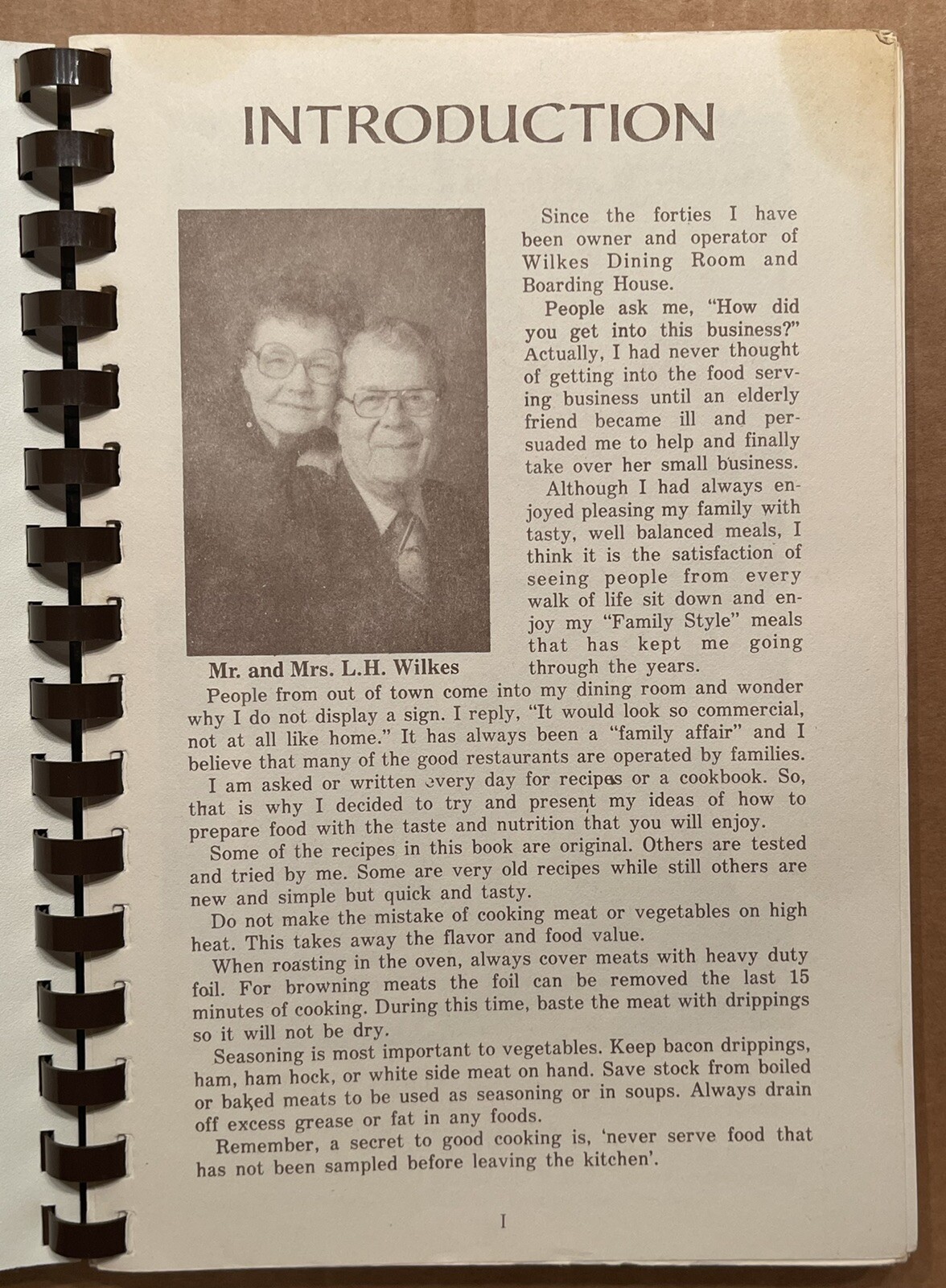 1985 SAVANNAH, GA, MRS. WILKES BOARDING HOUSE FAMOUS RECIPES COOKBOOK 106 PAGES