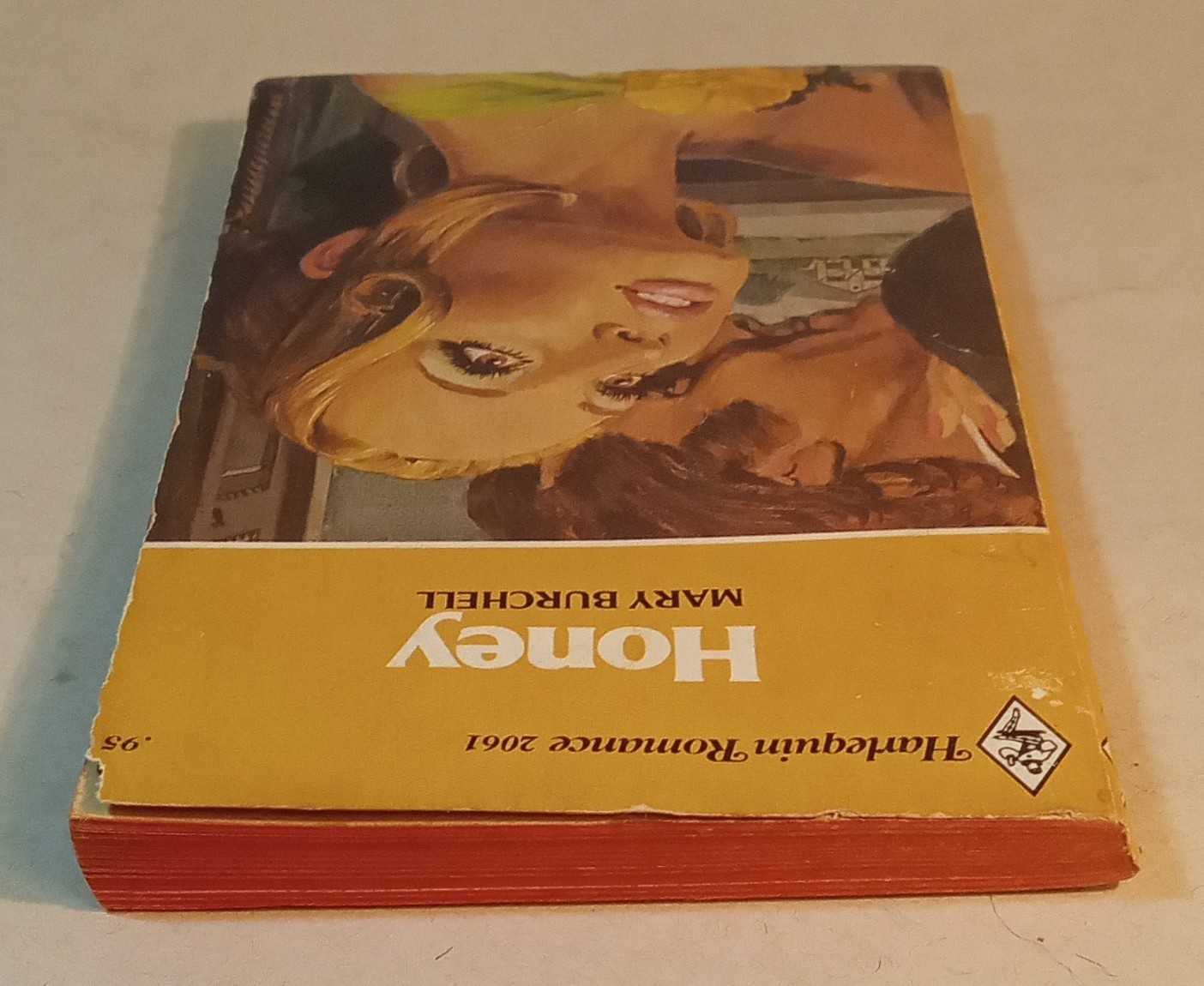 Vgt Harlequin Romance. (1977) “Honey” #2061. Mary Burcell. 164 Pages