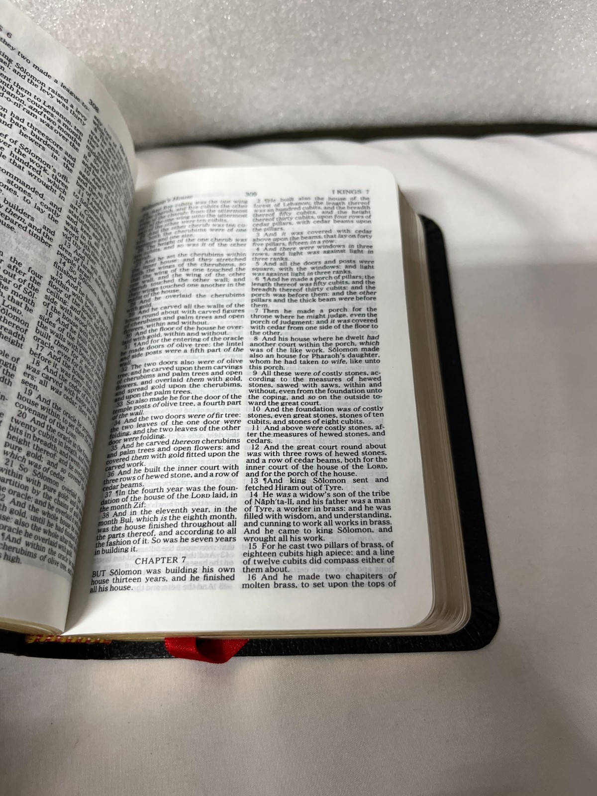 Holy Bible – The Smallest Bible Thomas Nelson 103 Black Leatherflex, gold pages