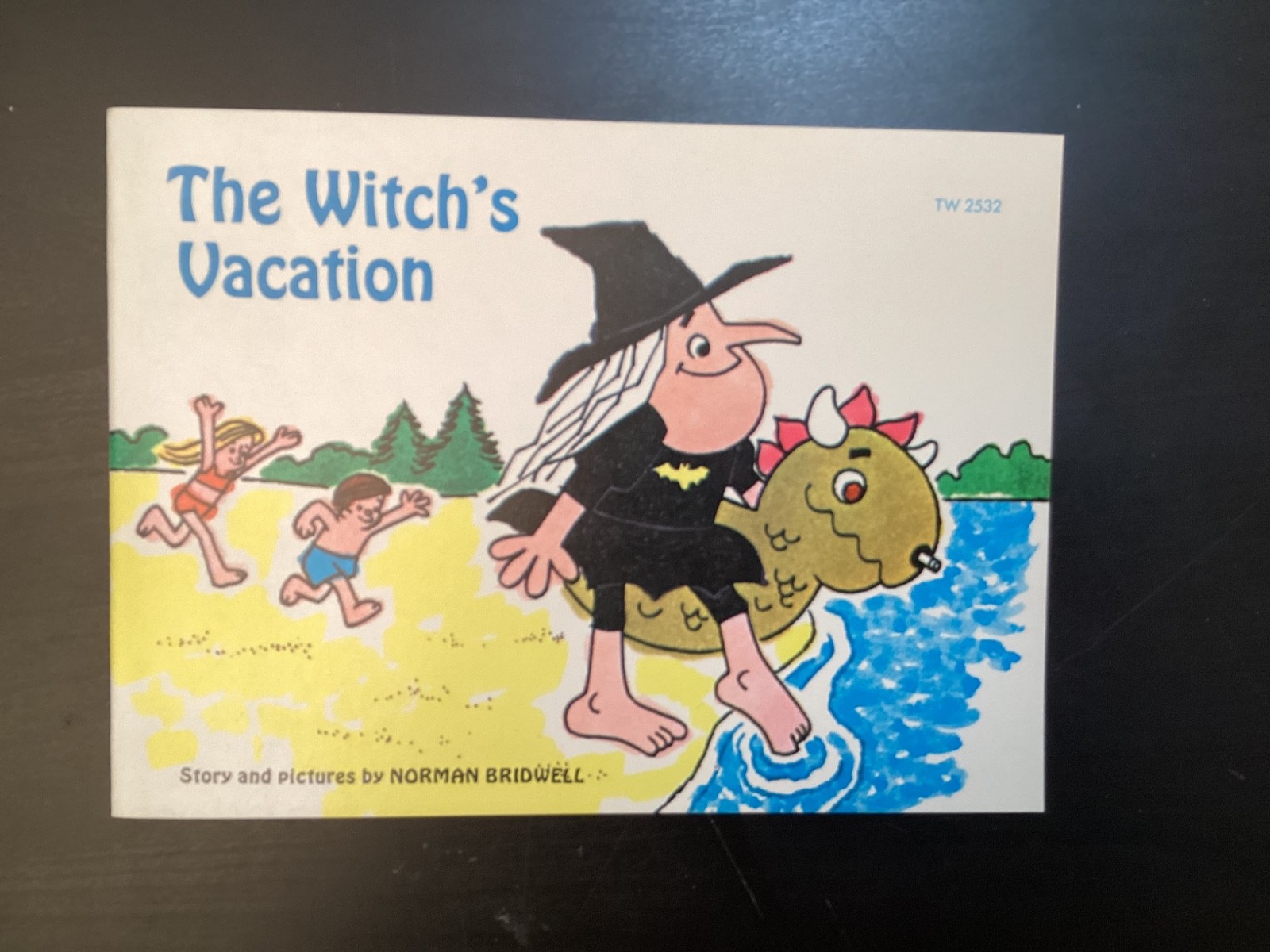 6 Halloween PB Child’s Books Witch’s Christmas Vacation, 5 Frights Goofy Ghosts