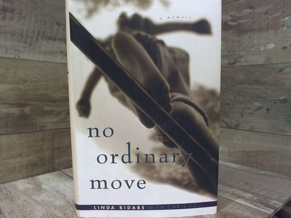 No Ordinary Move: A Memoir by Voll, Chris,Bidabe, Linda Plough Publishing House