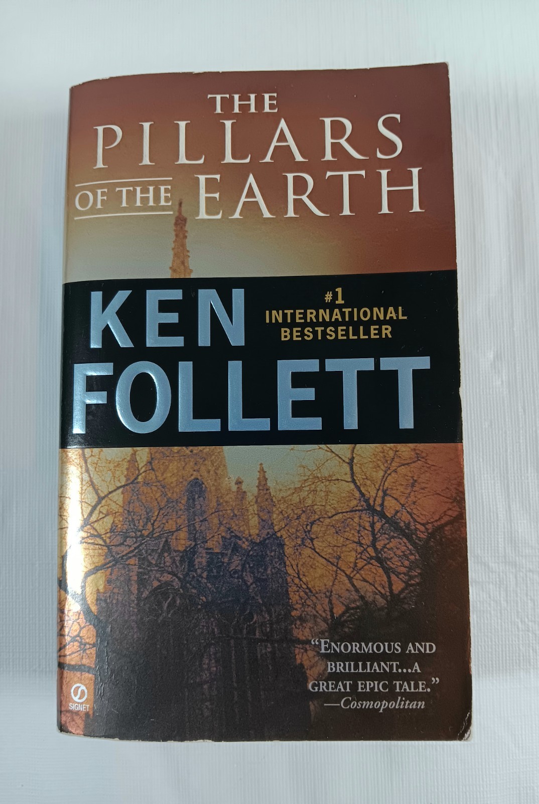 Pillars Of The Earth by Ken Follett, 2007 Paperback