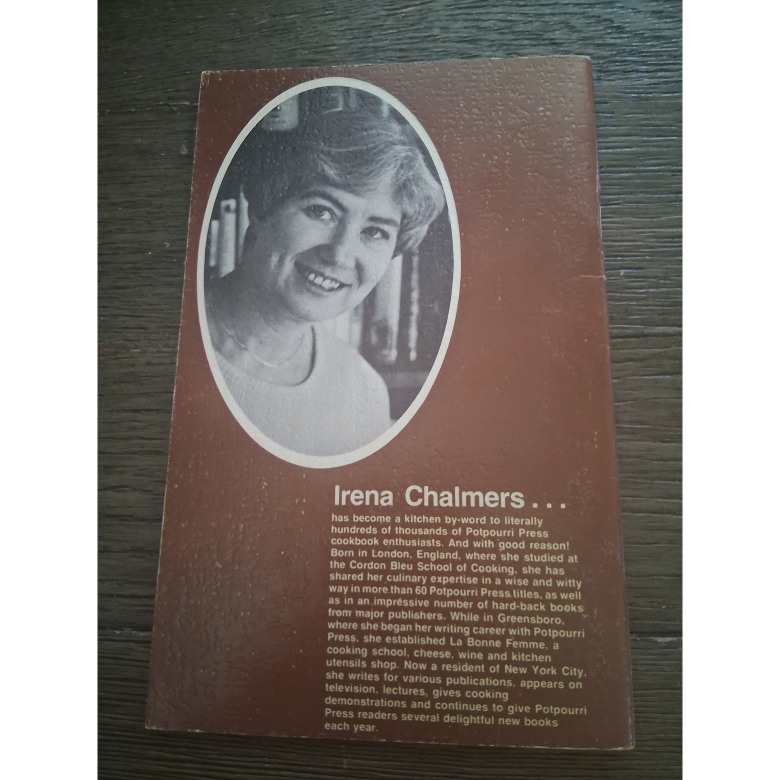 Napkin Folding Book, Instruction by Irena Chalmers (How to fold Napkins)