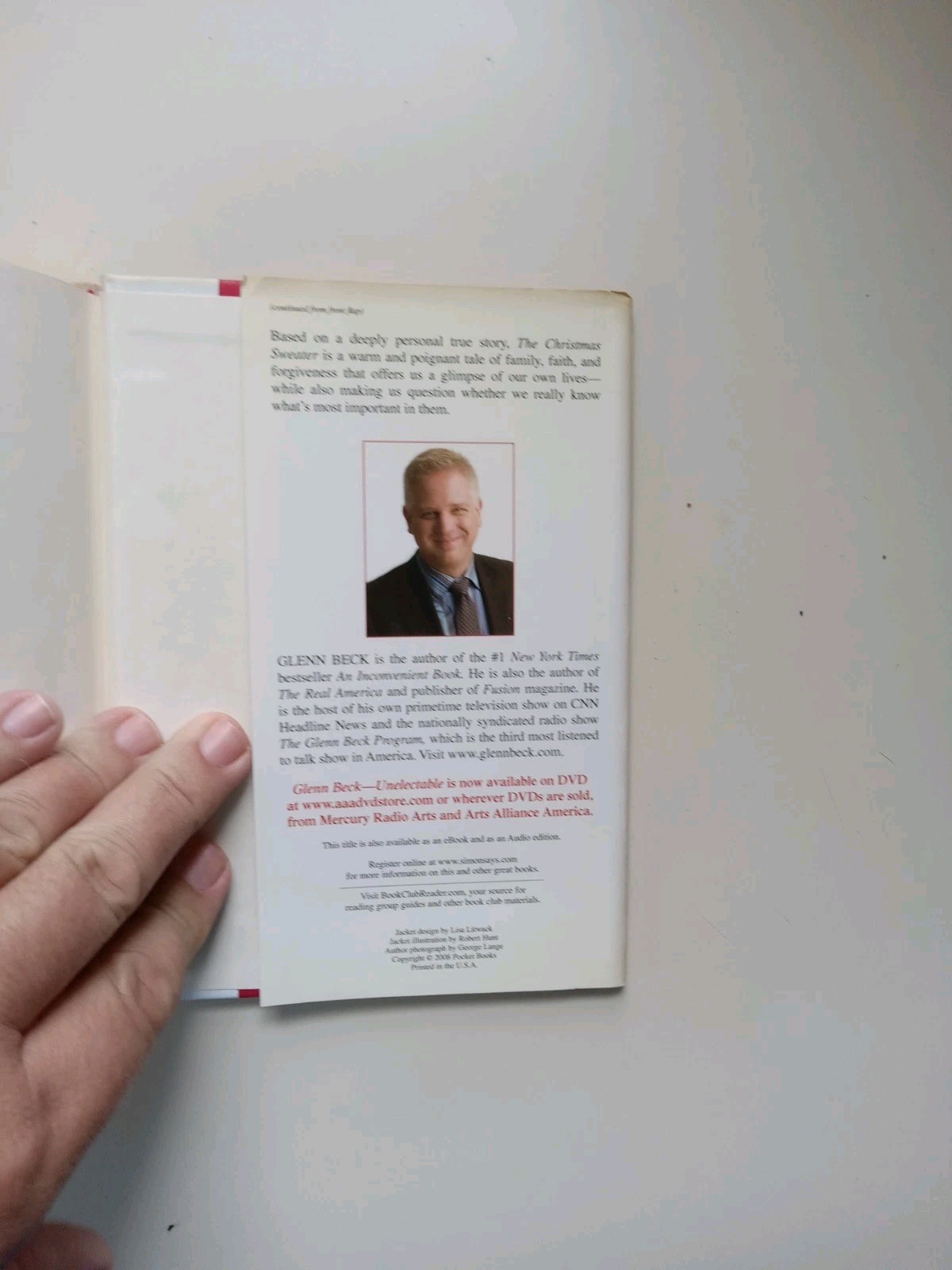 The Christmas Sweater by Glenn Beck 2008 Hardcover – Good Condition