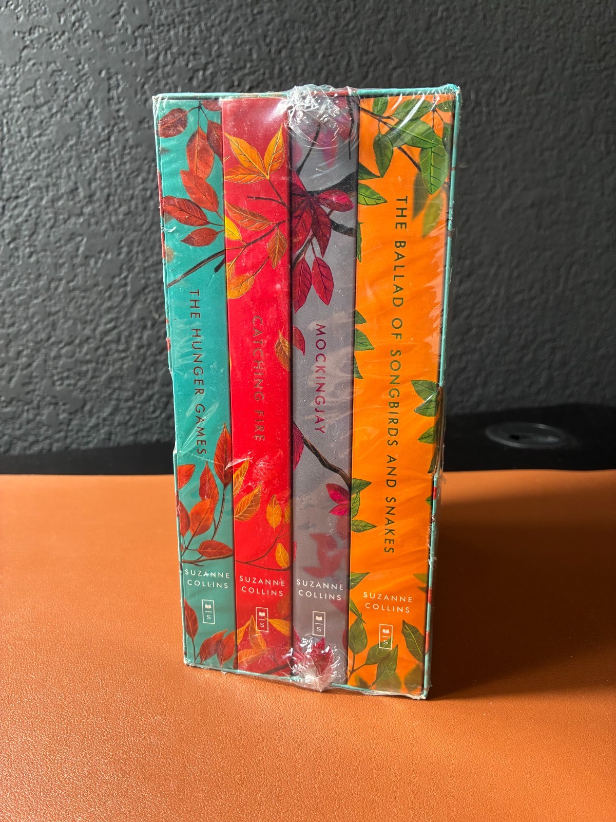 The Deluxe Hunger Games Collection by Suzanne Collins Paper Back 4 Books