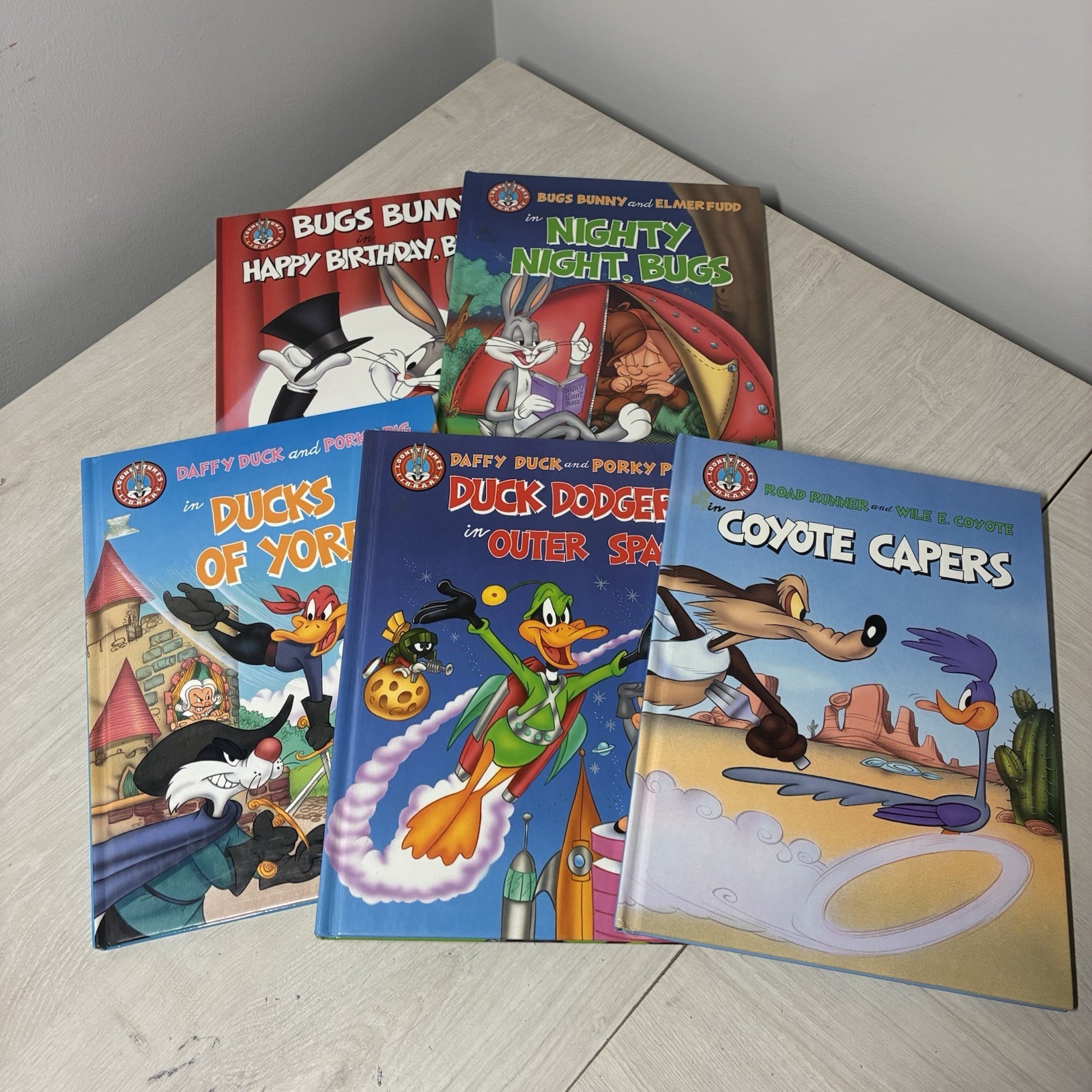 VTG Lot of Five Looney Tunes Library HB Bugs Bunny Guy Gilchrist Studio 1990