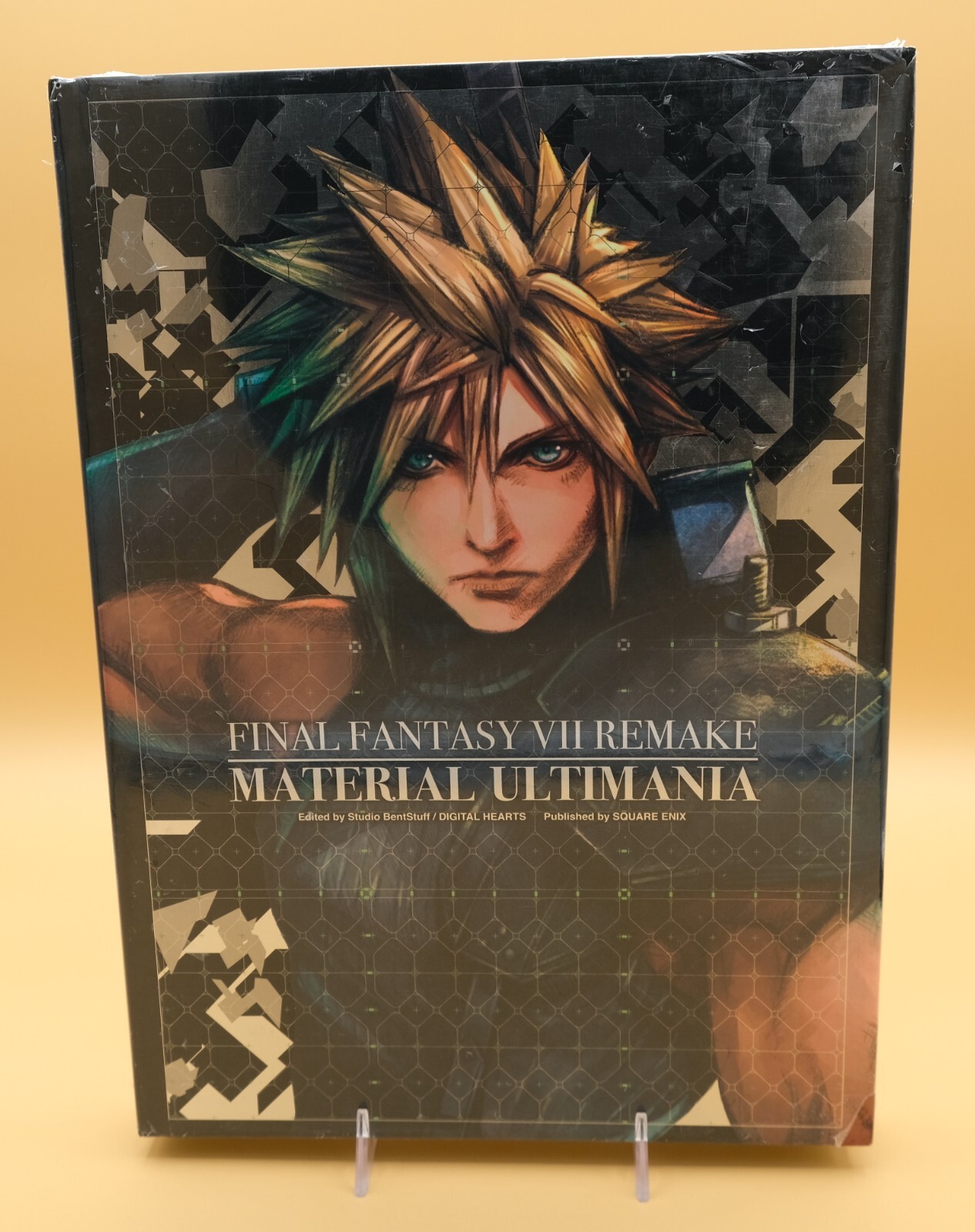 Final Fantasy VII Remake: Material Ultimania HARDCOVER – 2021 by Square Enix