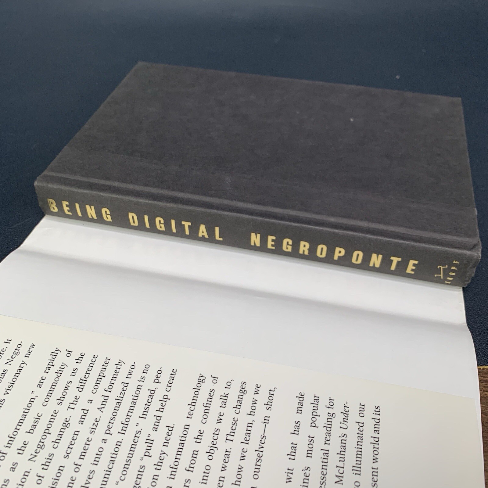 BEING DIGITAL by Nicholas Negroponte – 1st Edition Hard Cover DJ 1995. C6