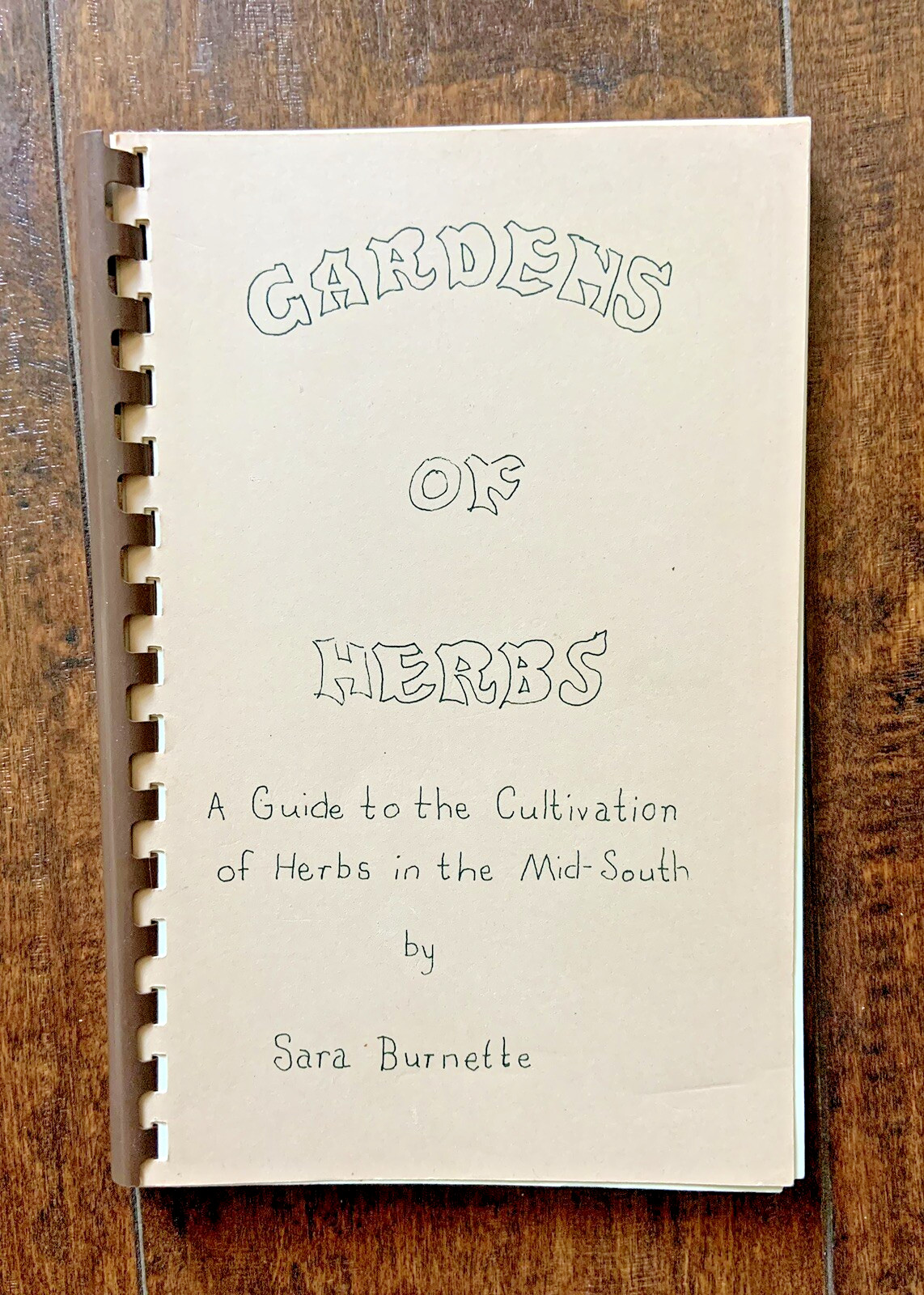 Vintage GARDENS OF HERBS-Cultivation & Gardening in the Mid-South Sara Burnette
