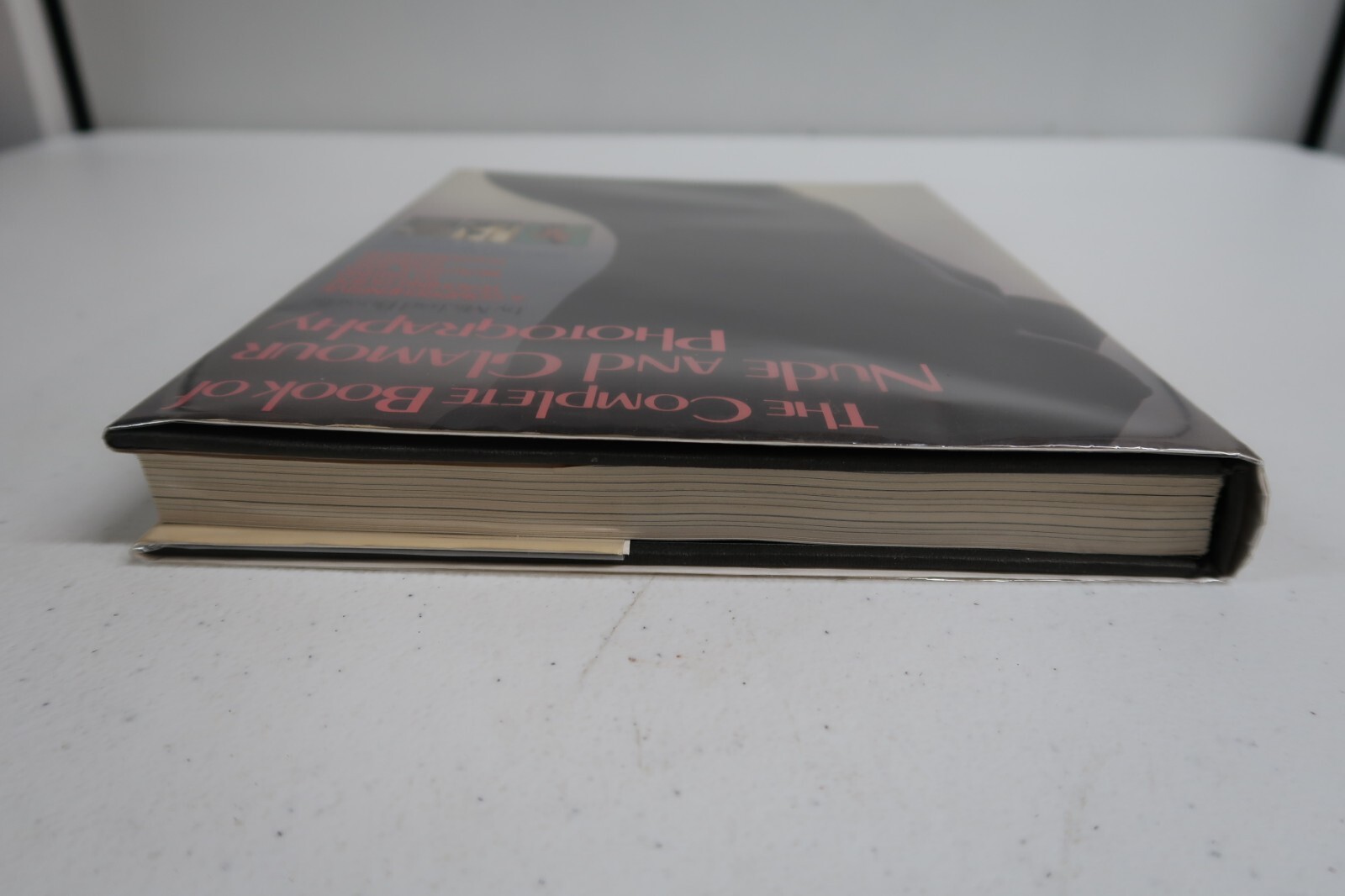 Busselle, Michael. The Complete Book of Nude and Glamour Photography. 1981. Illu