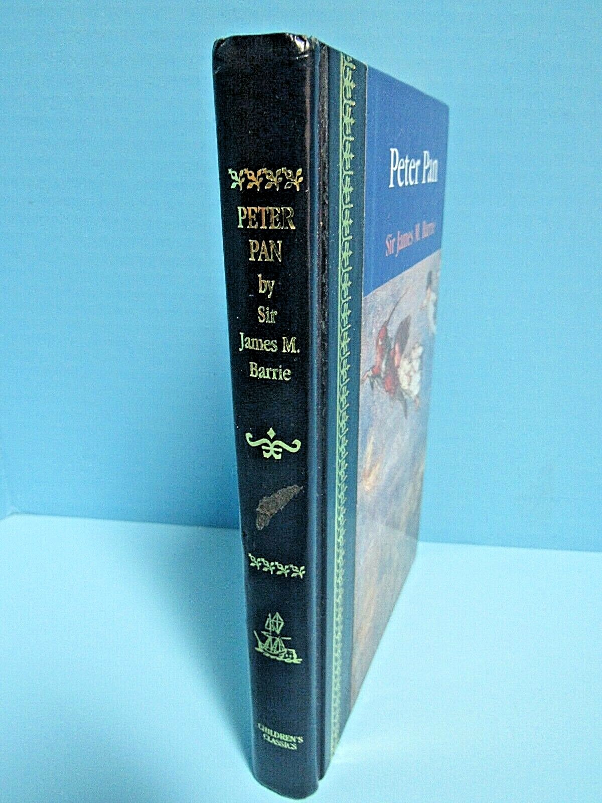 1999 EDITION PETER PAN 267-PAGE HARDCOVER BOOK BY SIR JAMES M. BARRIE