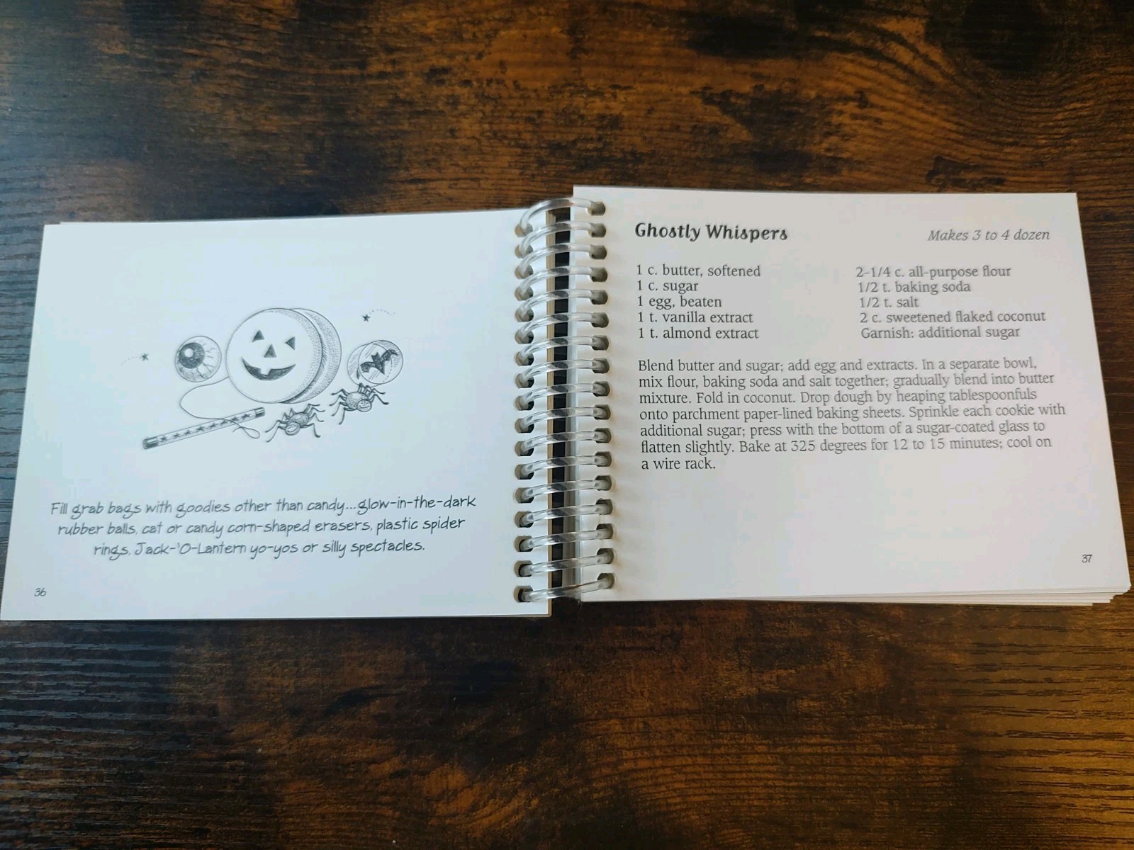 Gooseberry Patch Our Favorite Halloween Recipes Book 2012 Spiral Bound 6″x4.25″