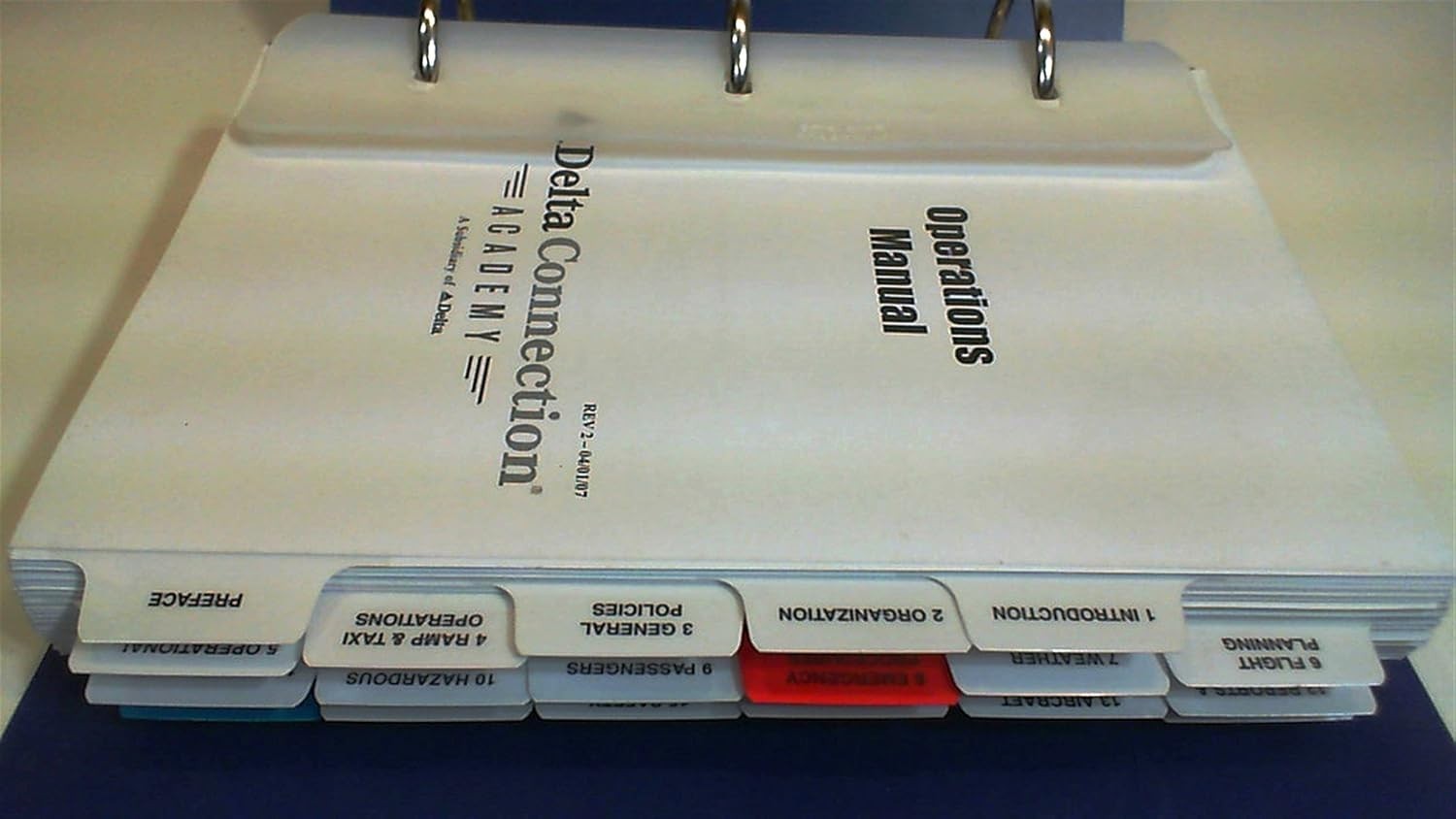Delta Connection Academy Operations Manual, Ring Bound, 2007 in good condition