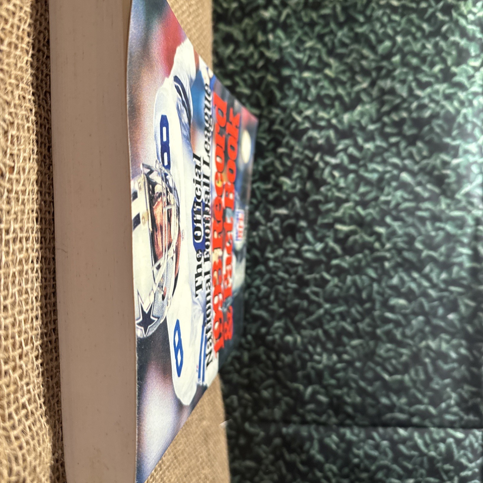 Official NFL 1993 Record and Fact Book (NFL Record Fact Book) – Great!