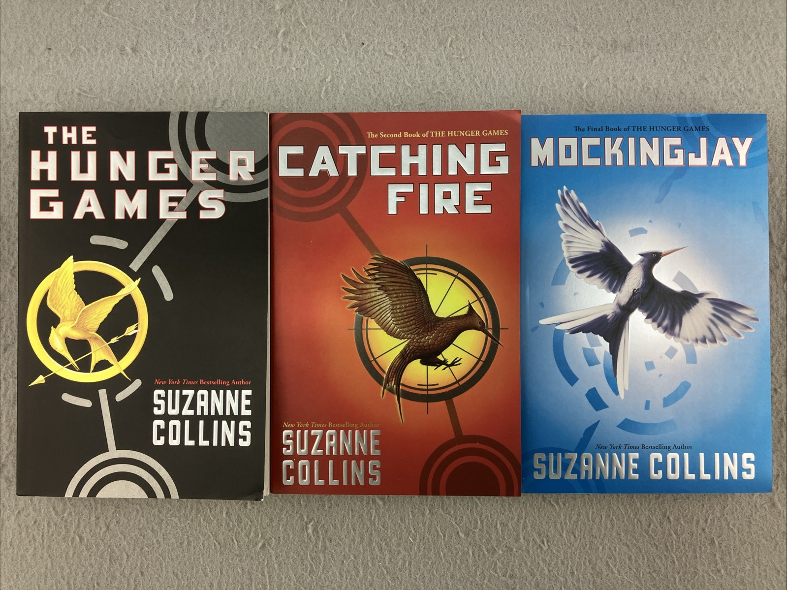 Hunger Games Trilogy Boxed Set Suzanne Collins Paperback 1-3 Volumes Slipcase